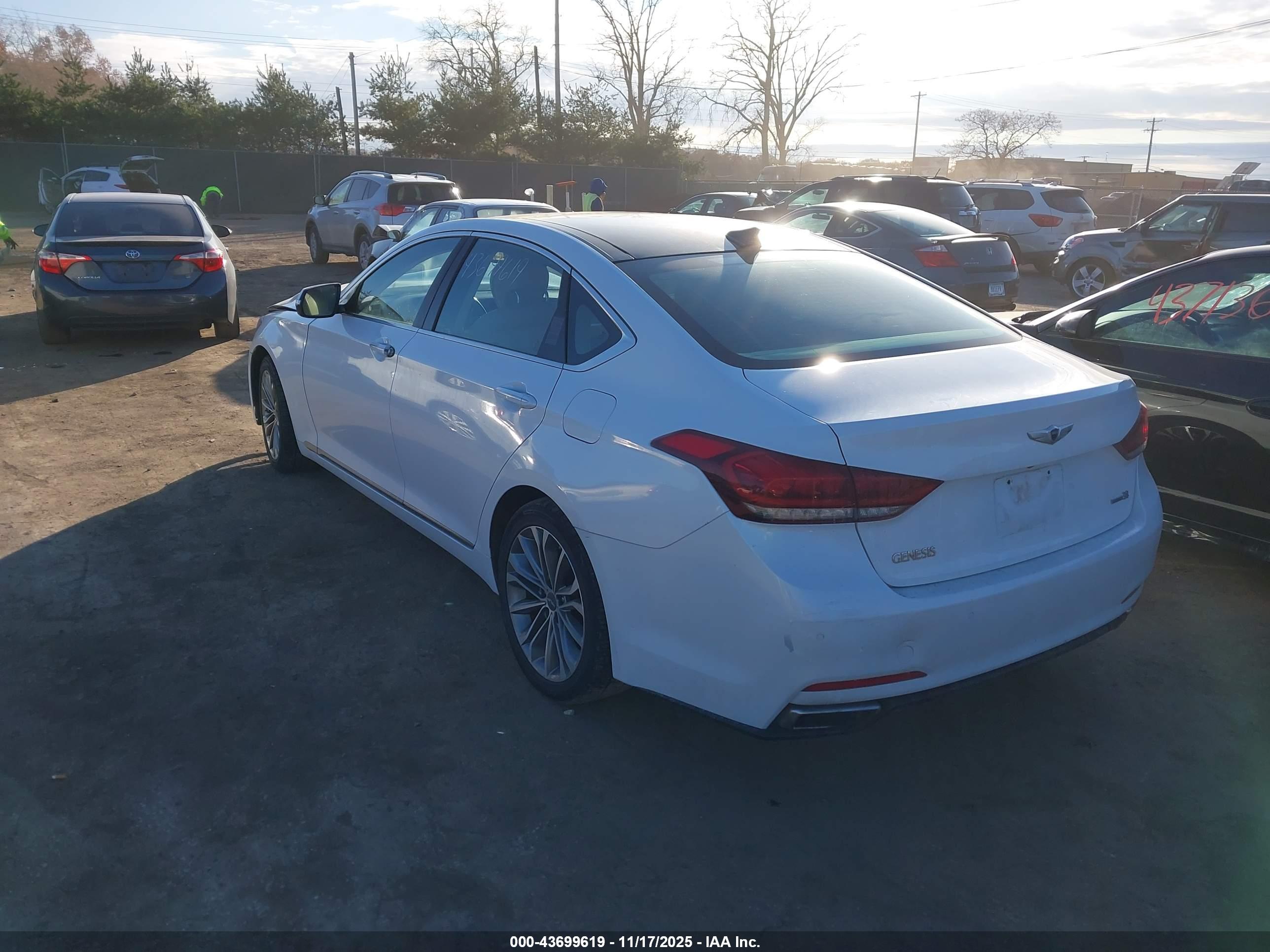 HYUNDAI GENESIS image 3
