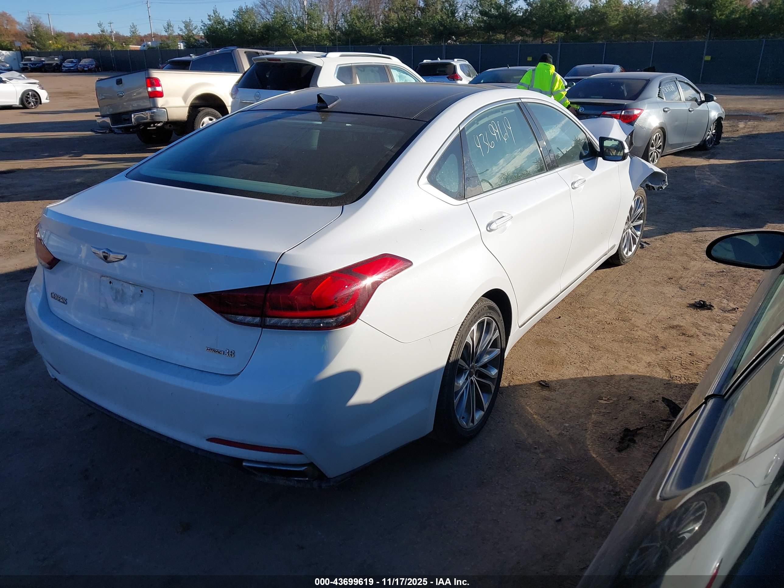 HYUNDAI GENESIS image 4