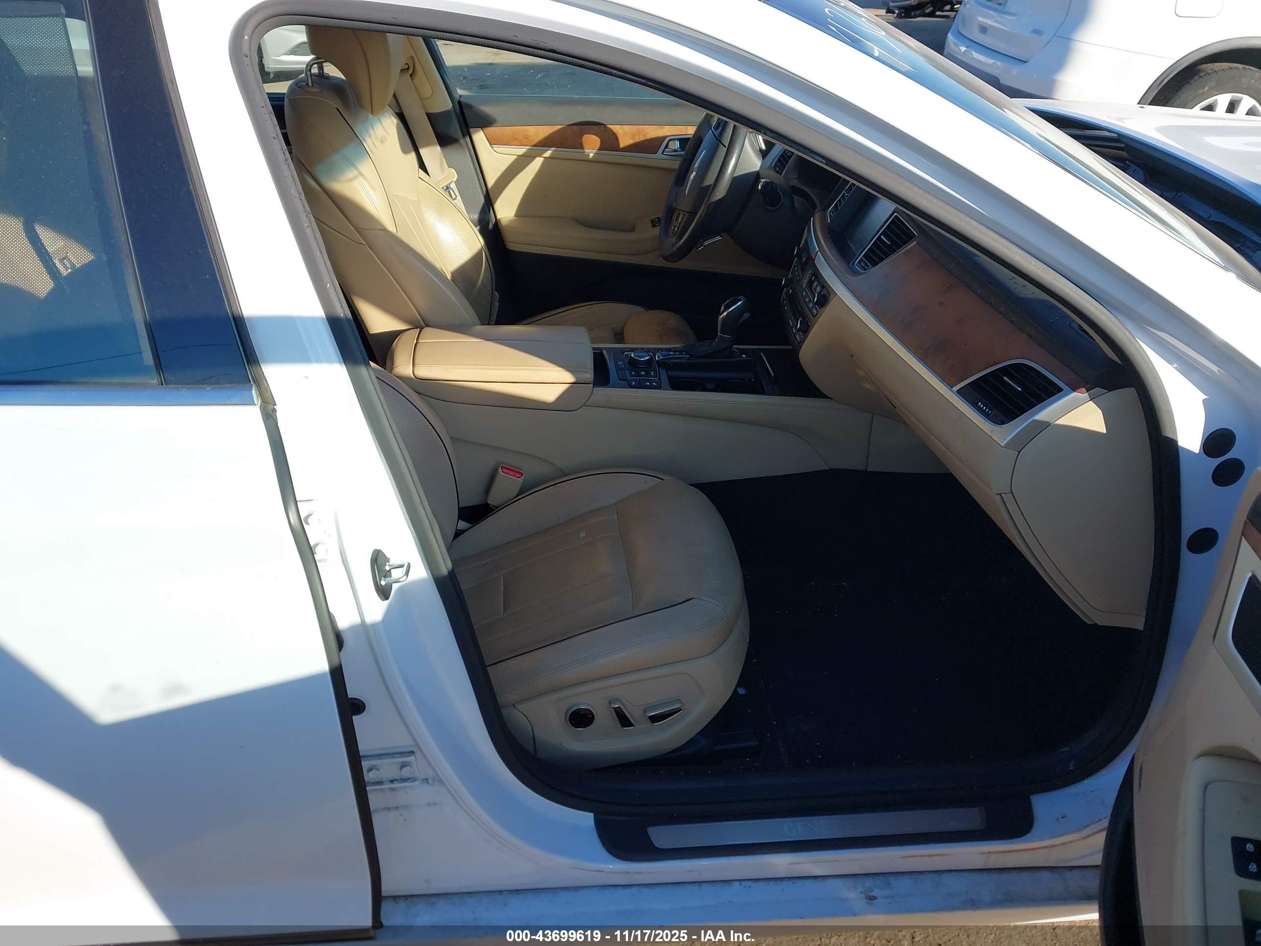 HYUNDAI GENESIS image 5