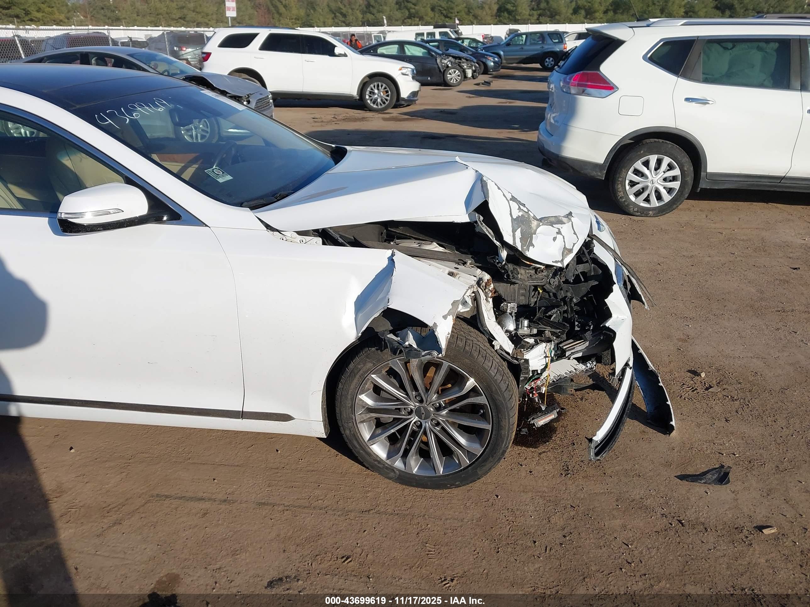 HYUNDAI GENESIS image 6
