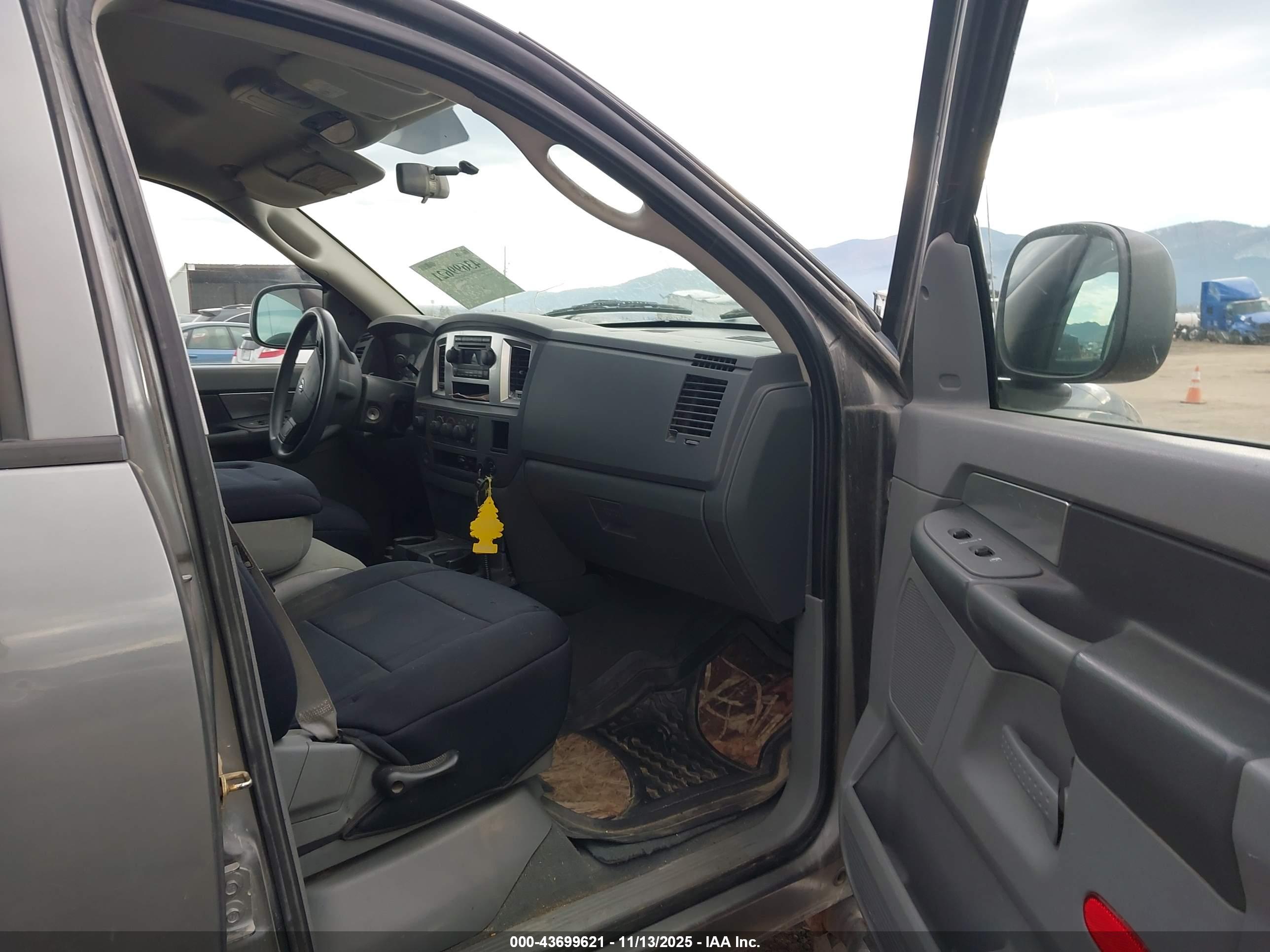 DODGE RAM image 5