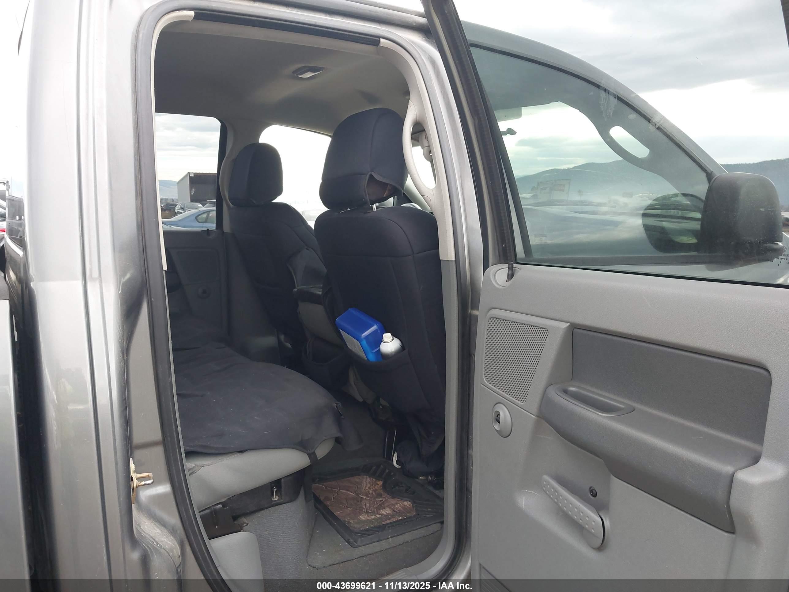 DODGE RAM image 8