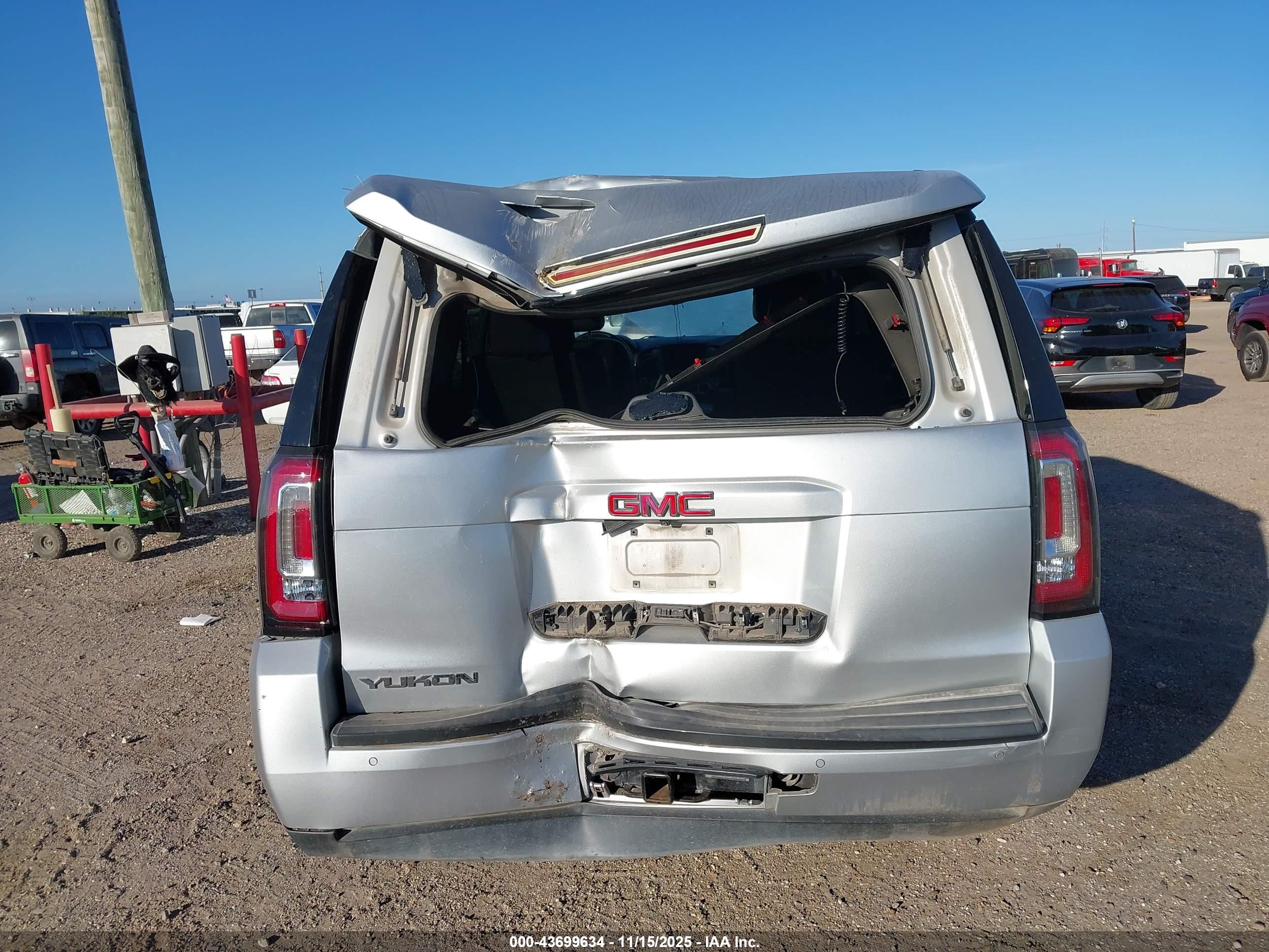 GMC YUKON image 6