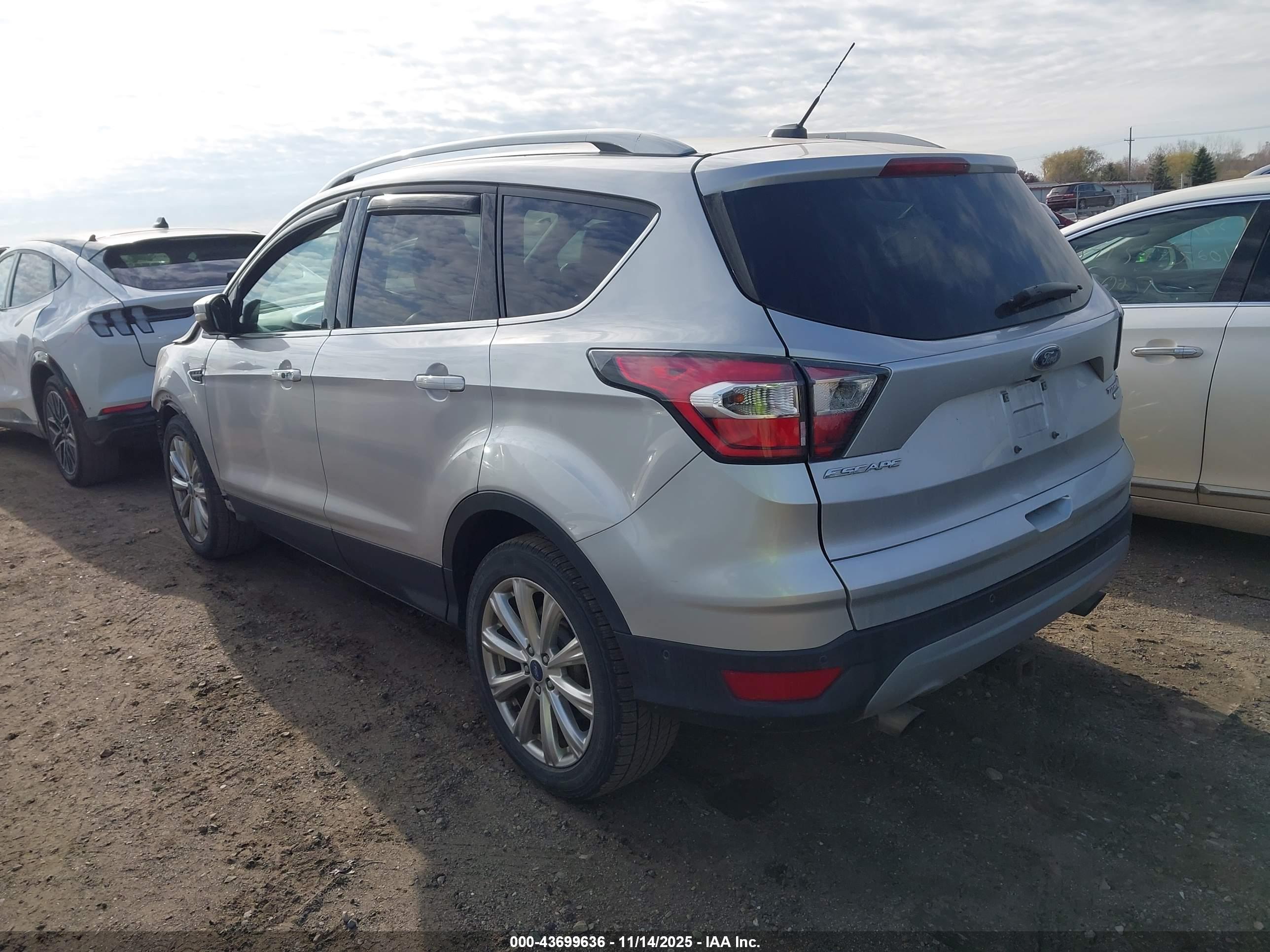 FORD ESCAPE image 3