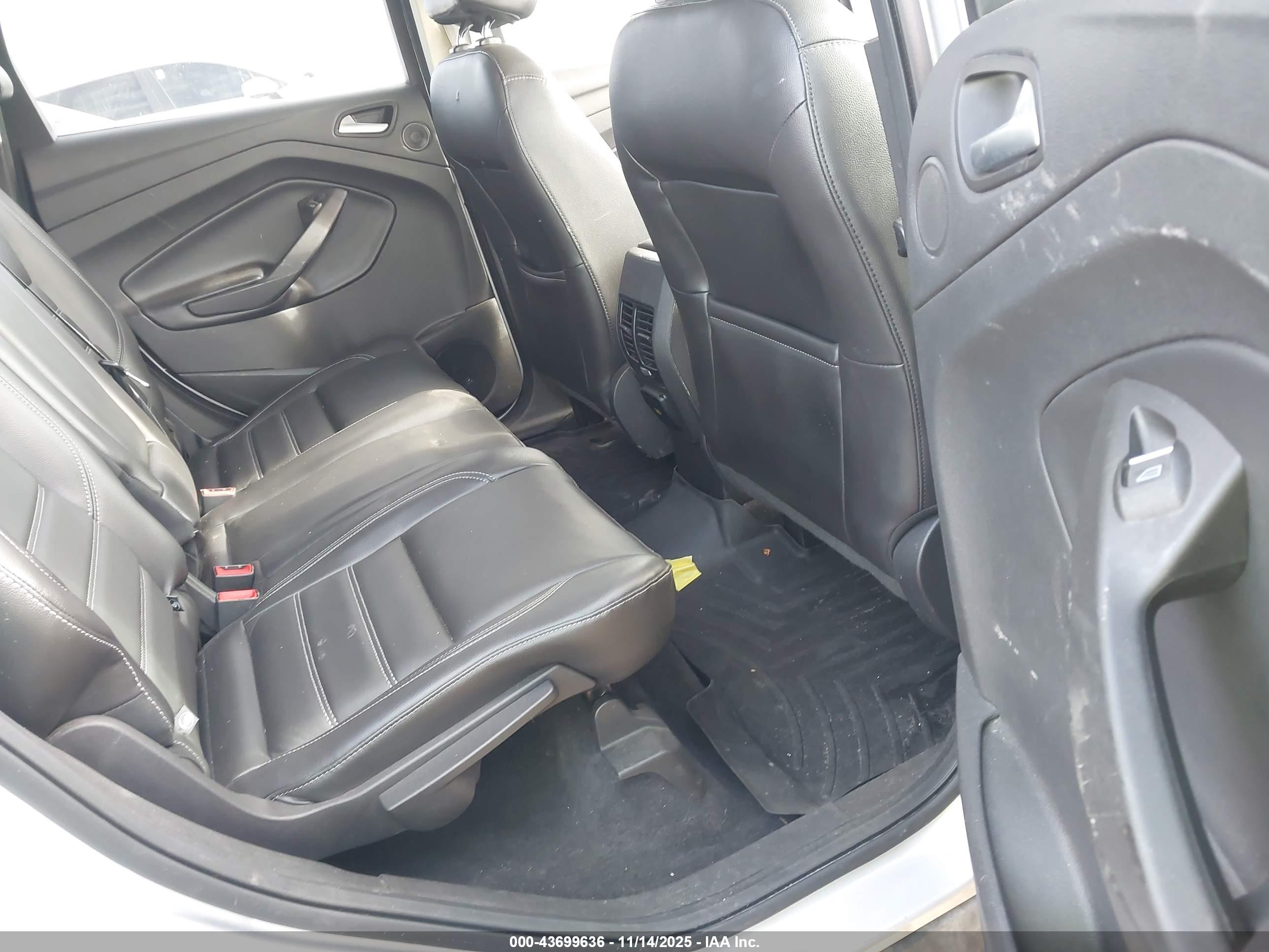 FORD ESCAPE image 8