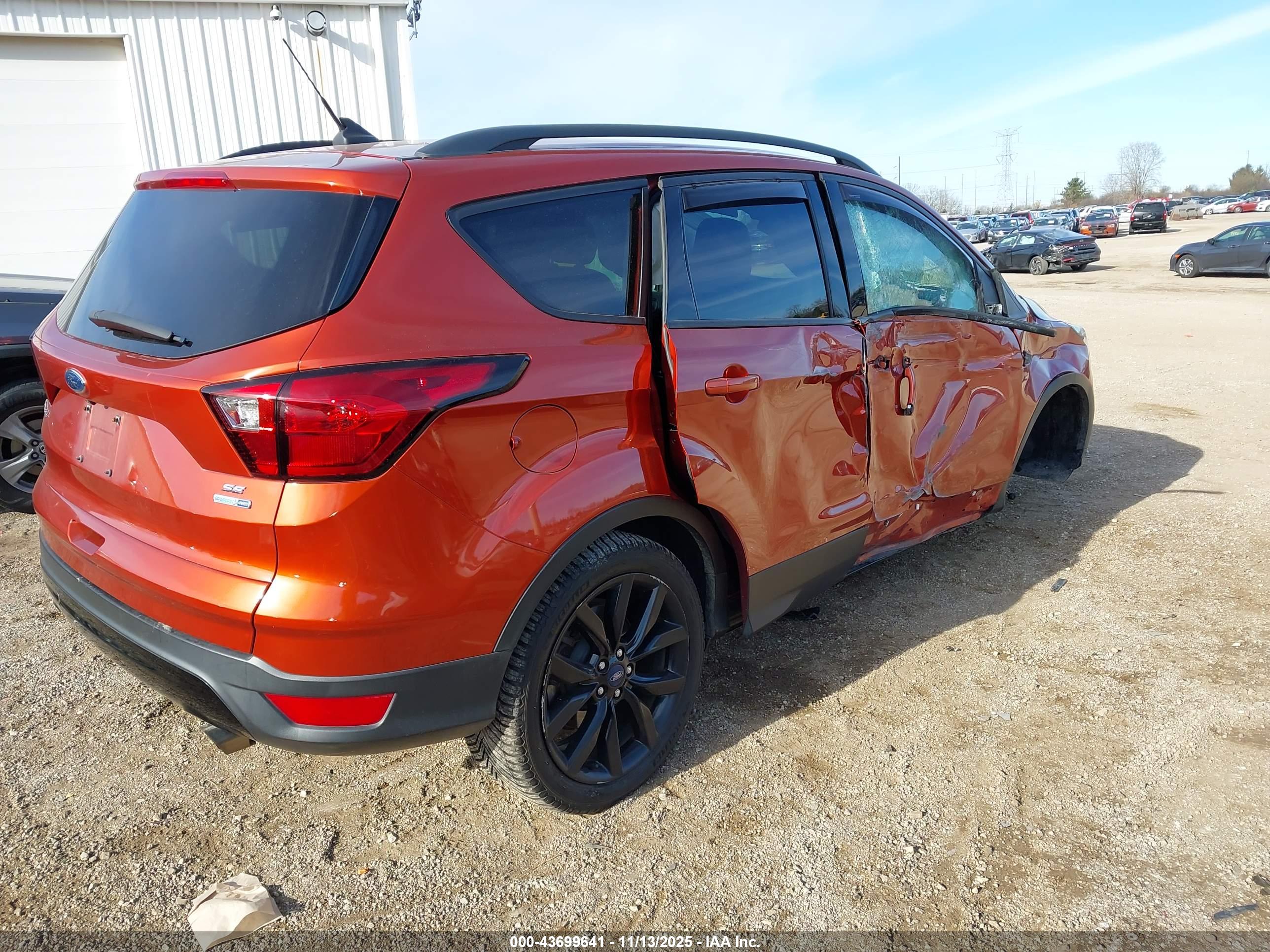 FORD ESCAPE image 4
