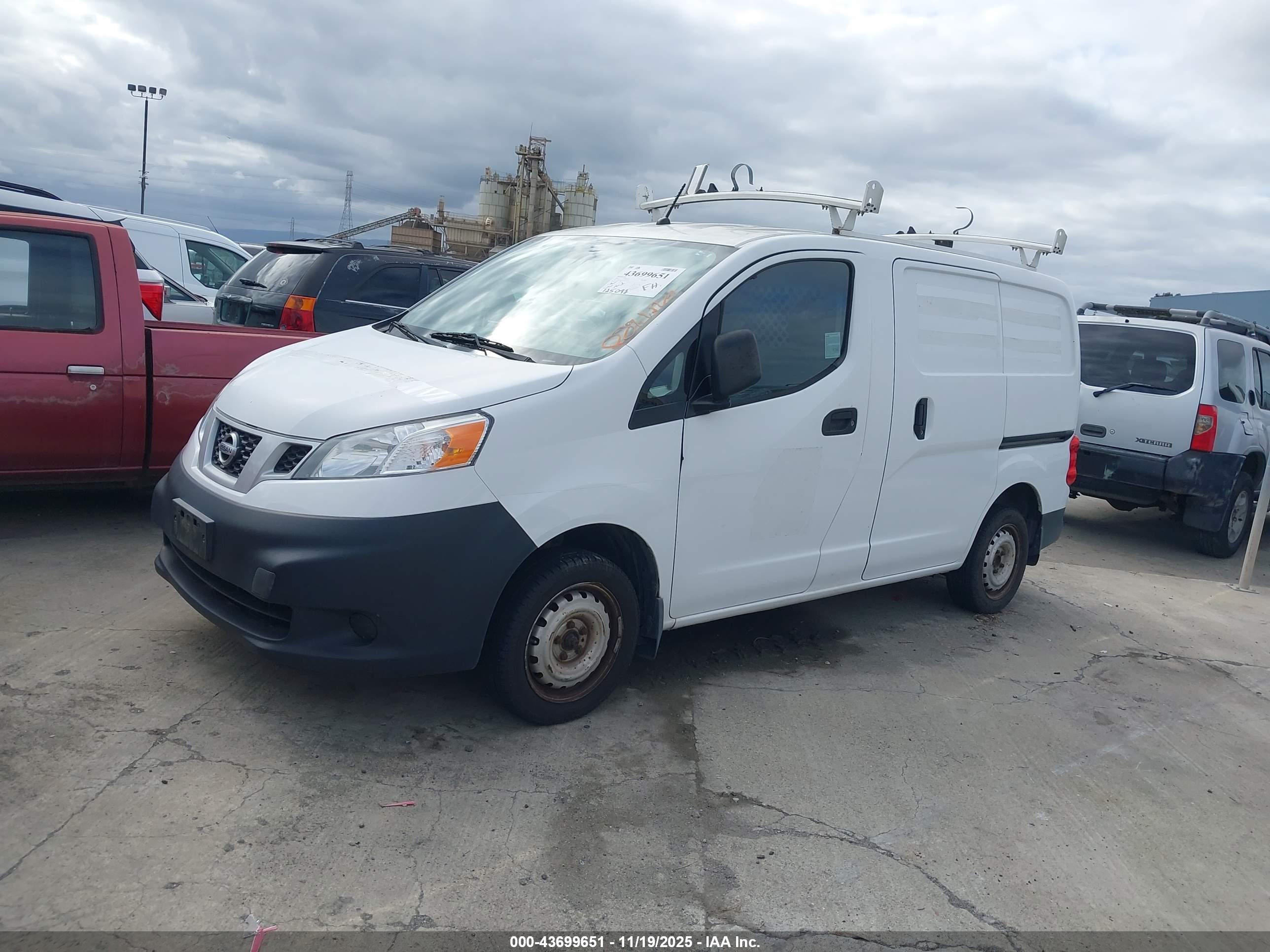 NISSAN NV200 image 2