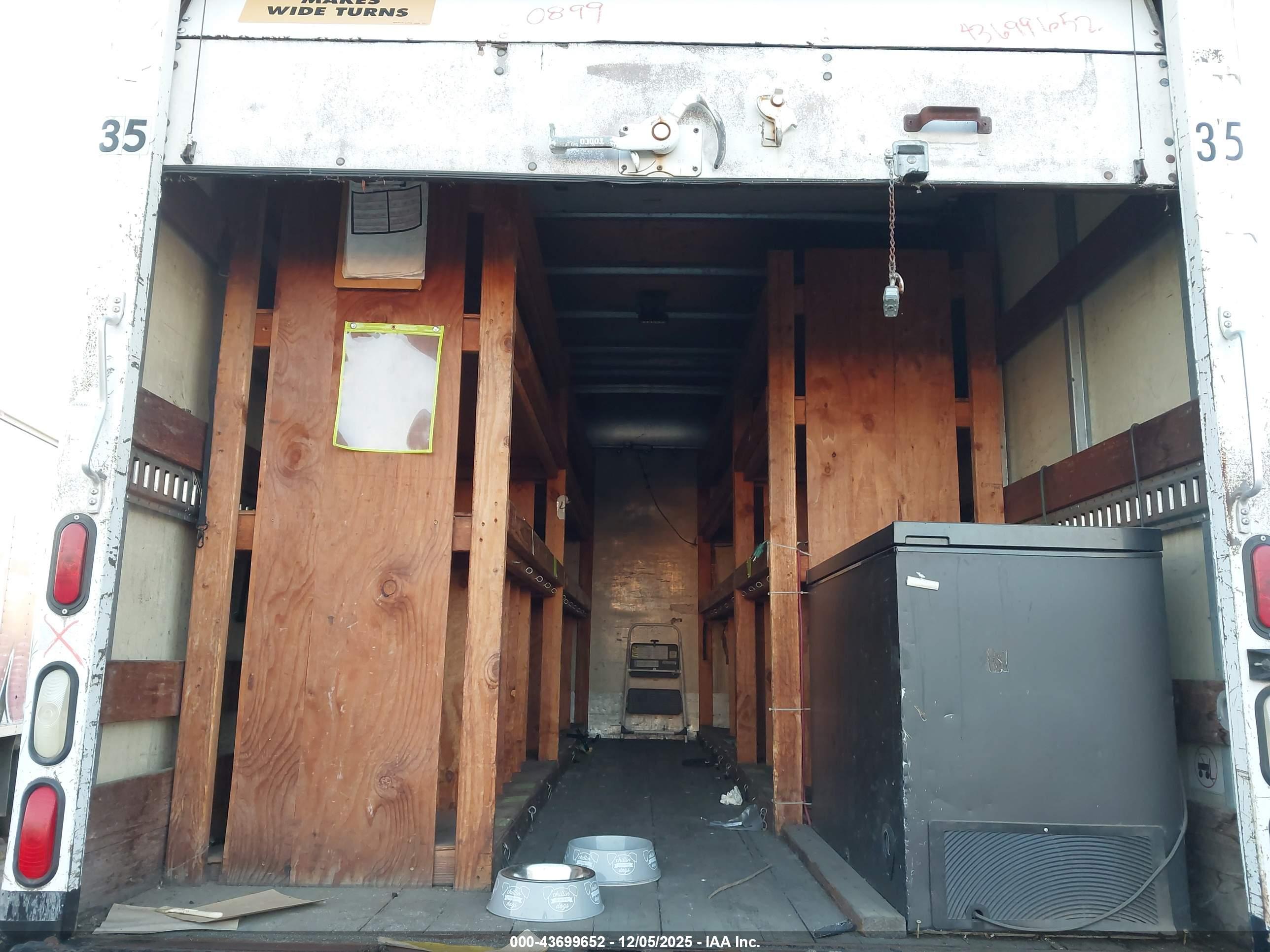 MITSUBISHI FUSO image 8