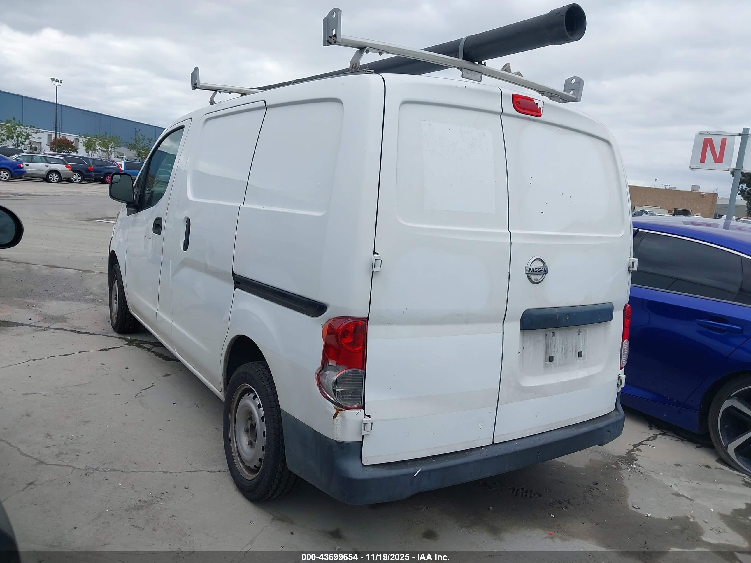 NISSAN NV200 image 3