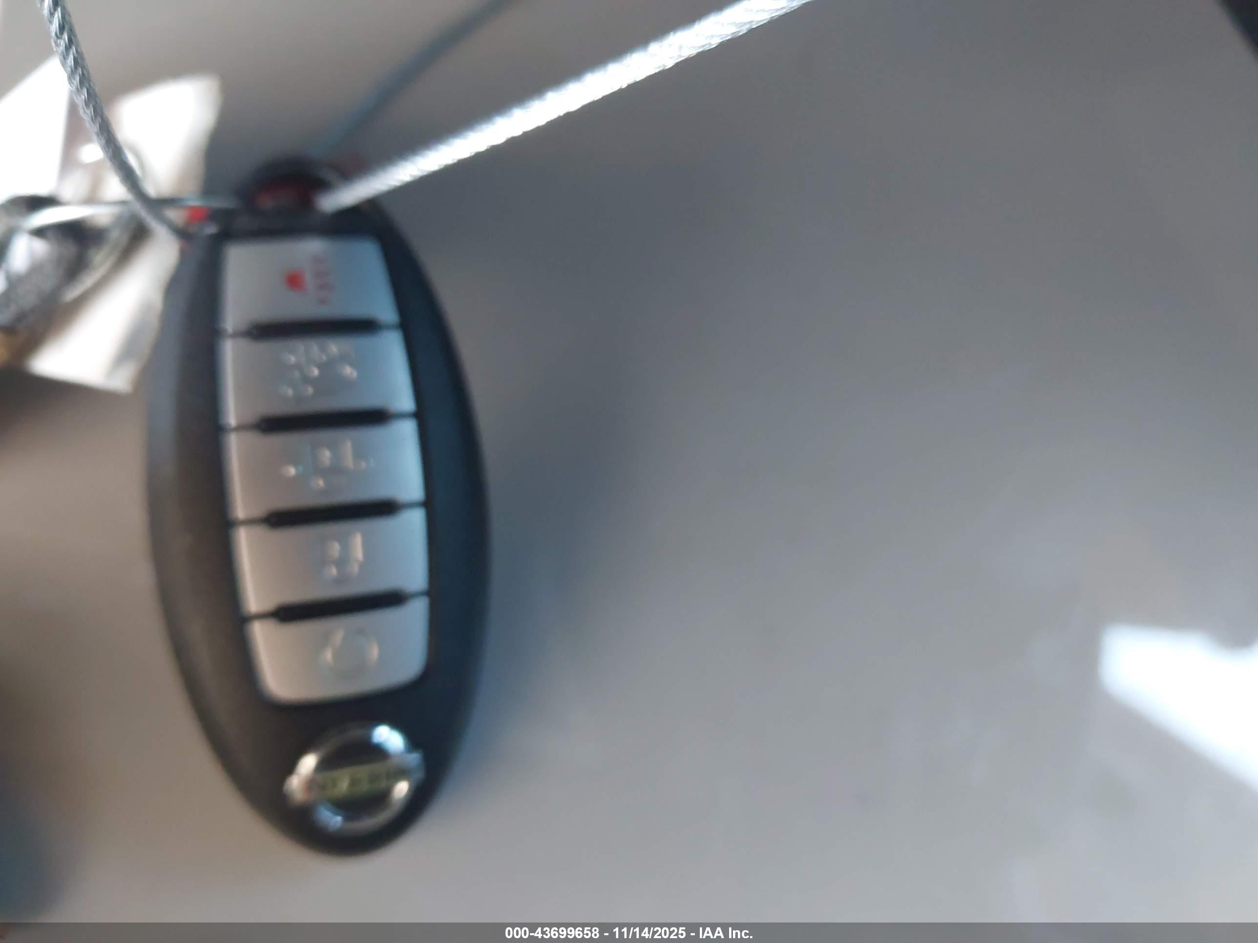 NISSAN ROGUE image 11