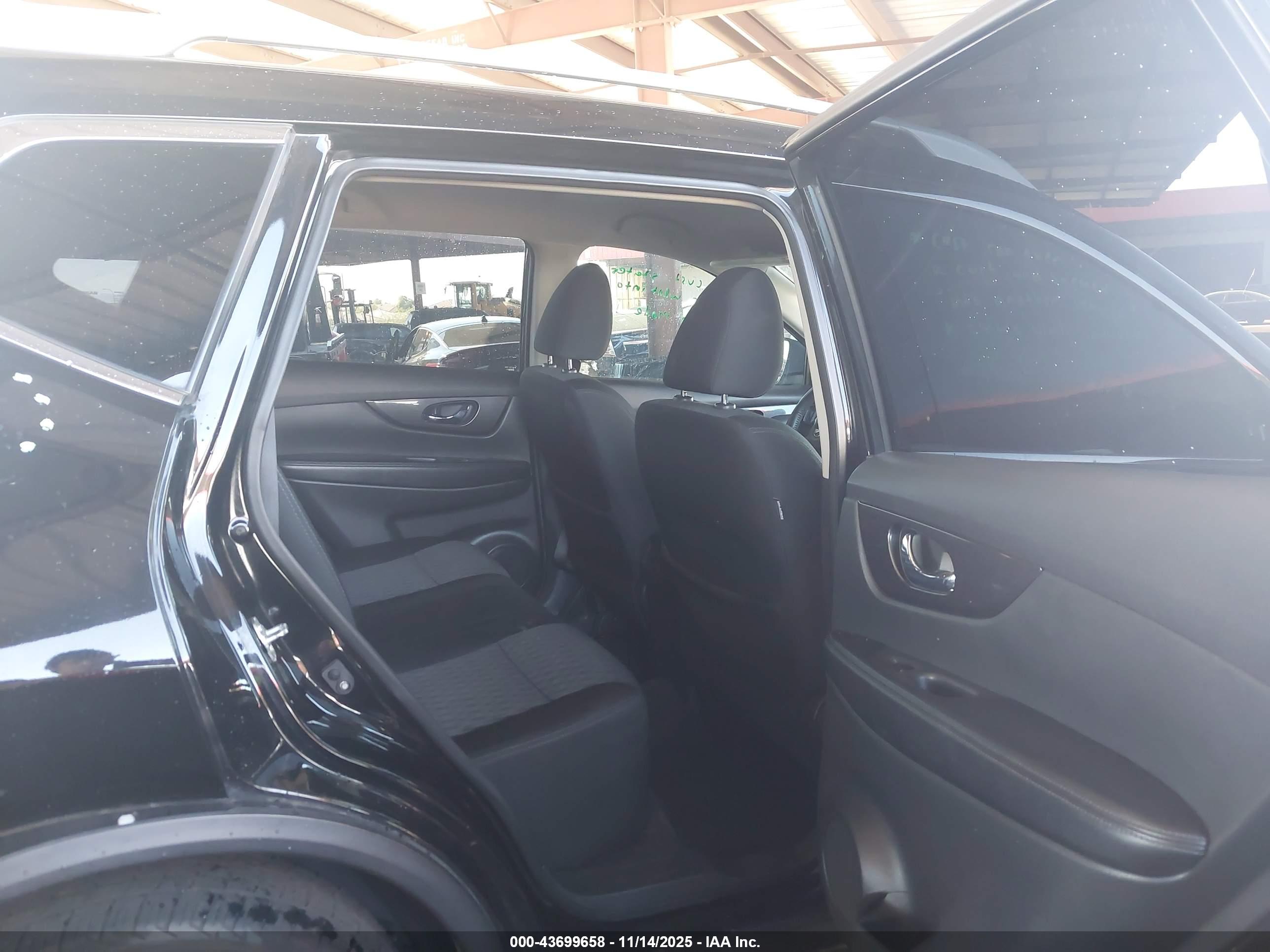 NISSAN ROGUE image 8