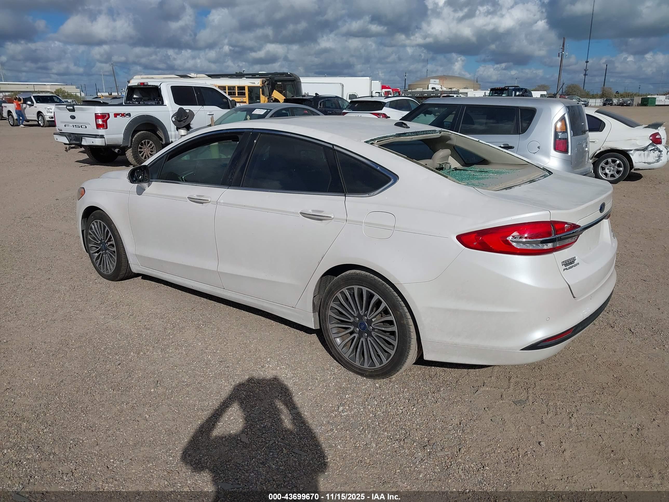 FORD FUSION image 3
