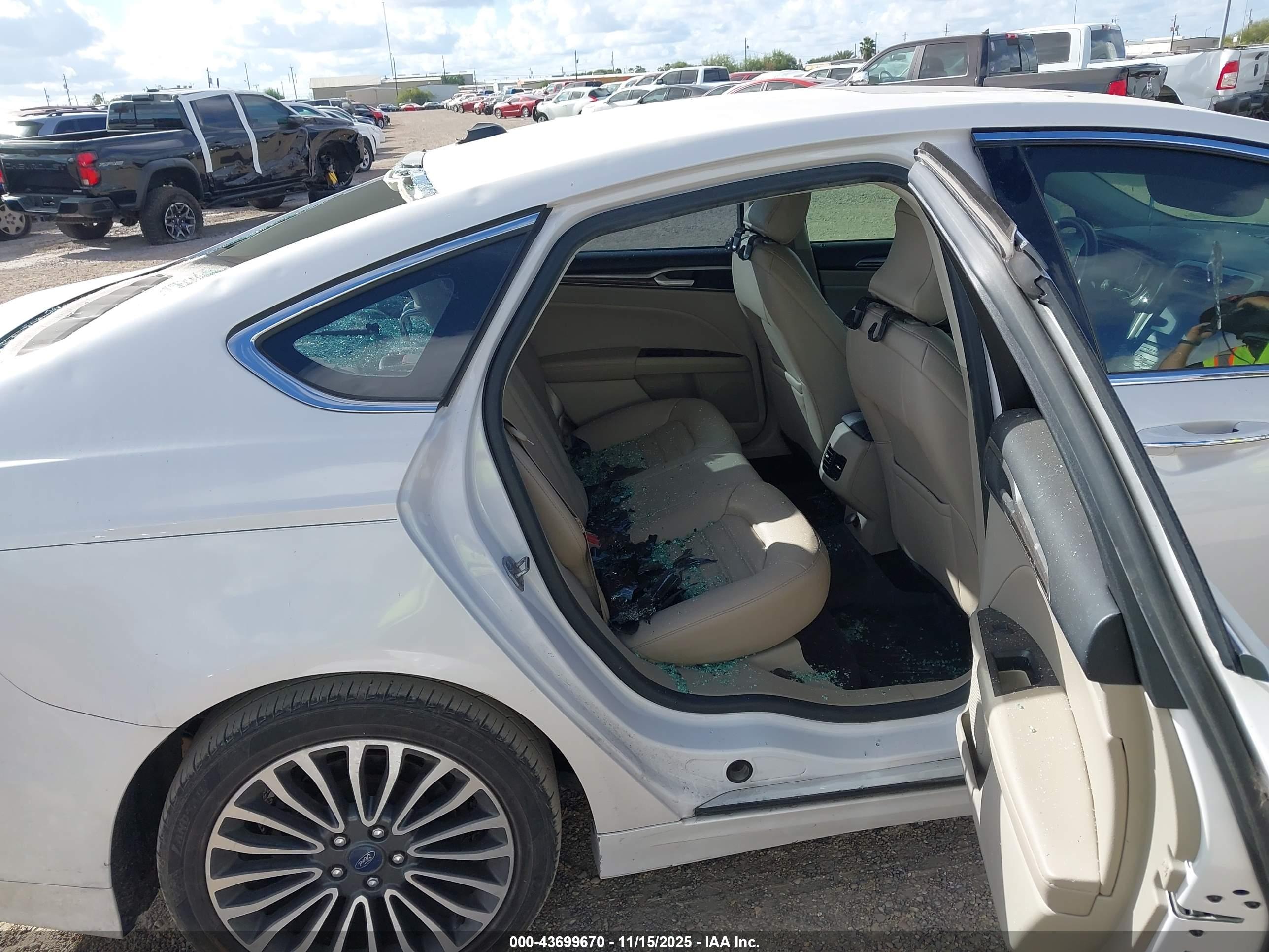 FORD FUSION image 8