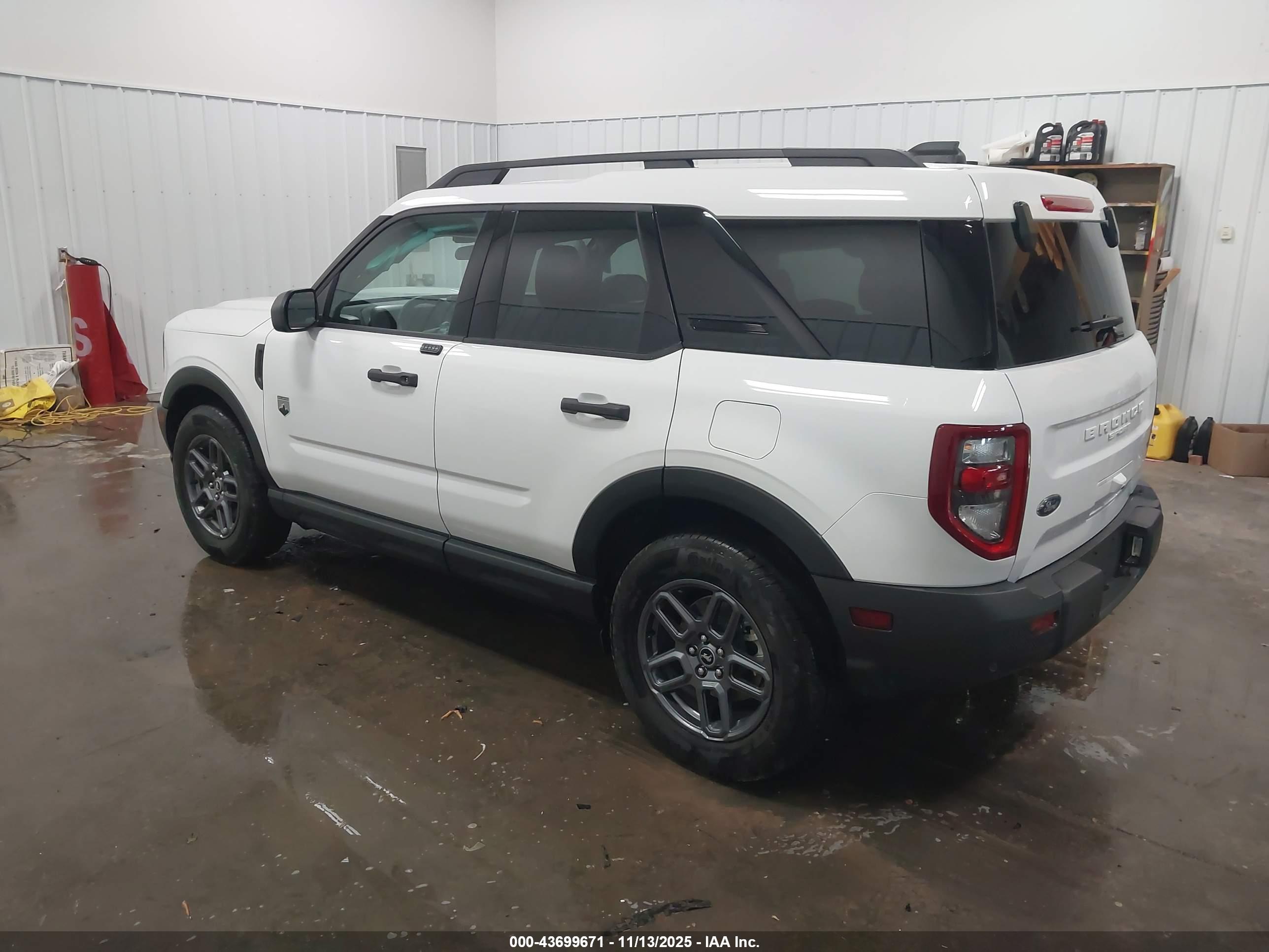 FORD BRONCO image 3