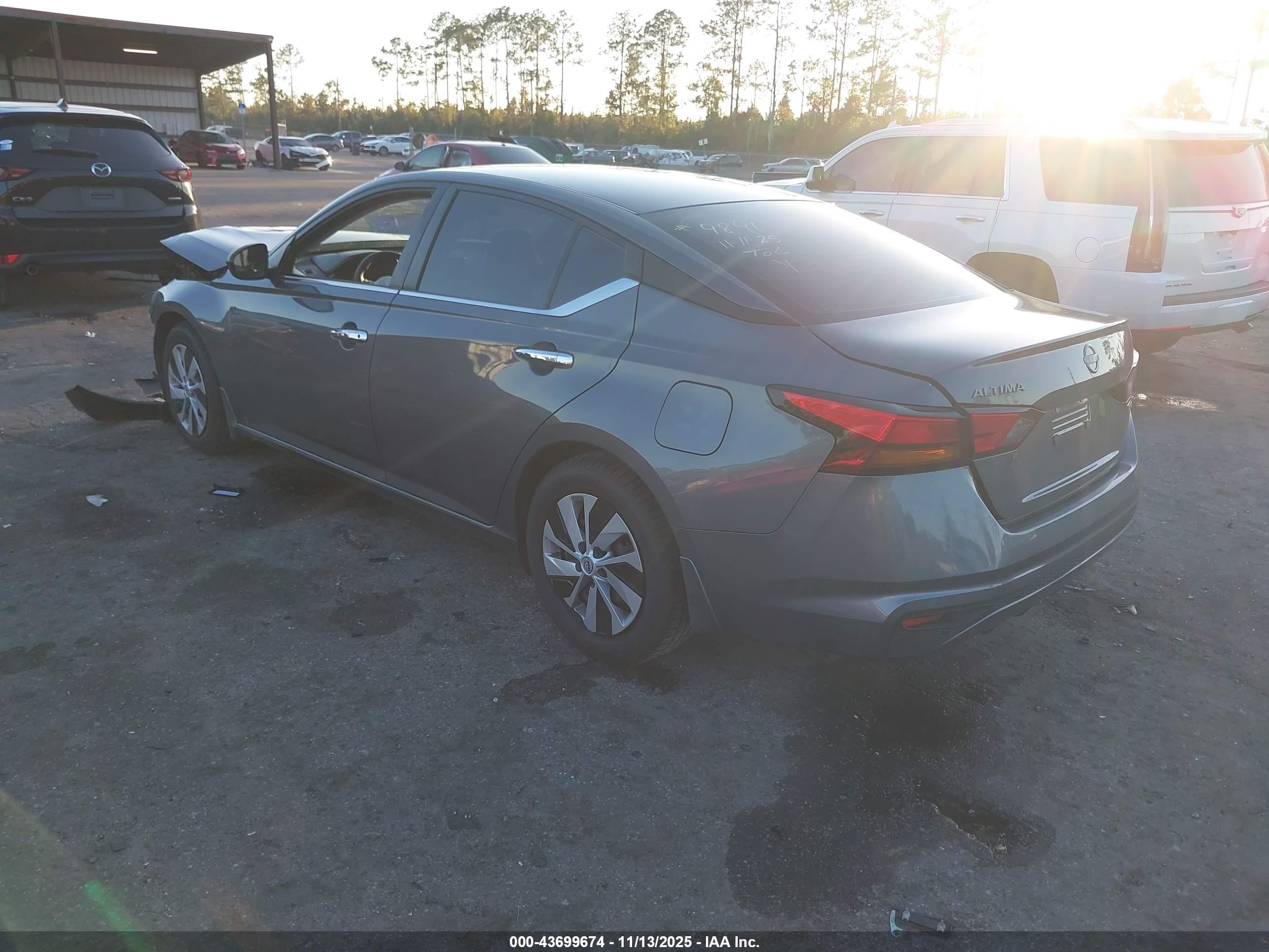 NISSAN ALTIMA image 3