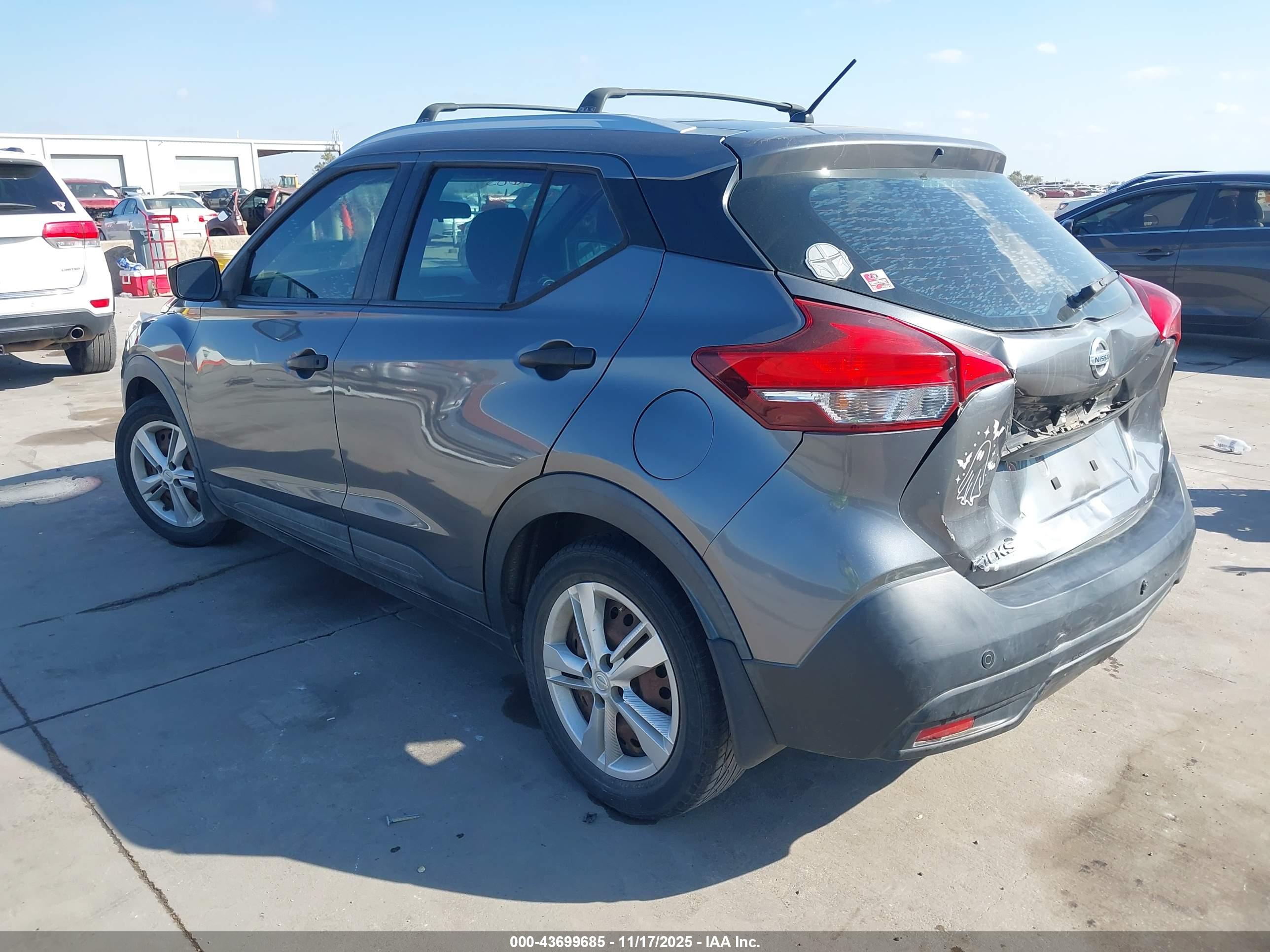 NISSAN KICKS image 3