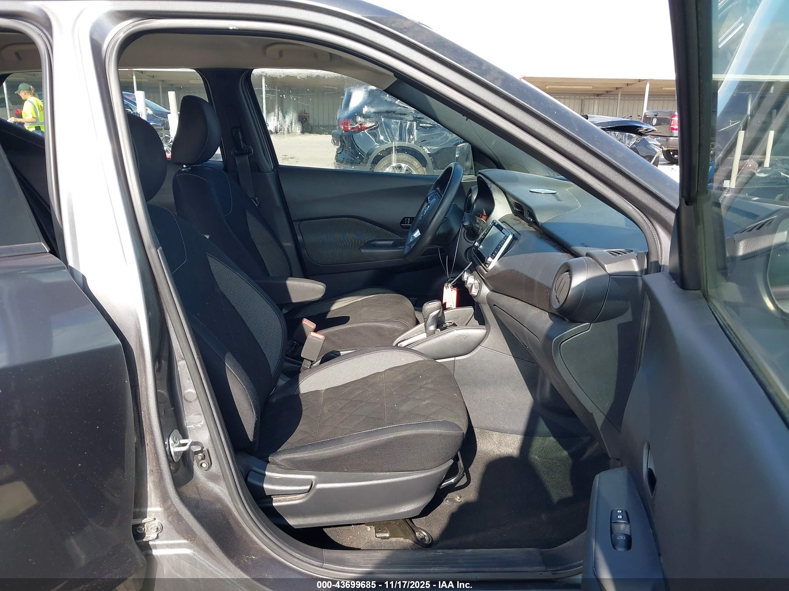 NISSAN KICKS image 5