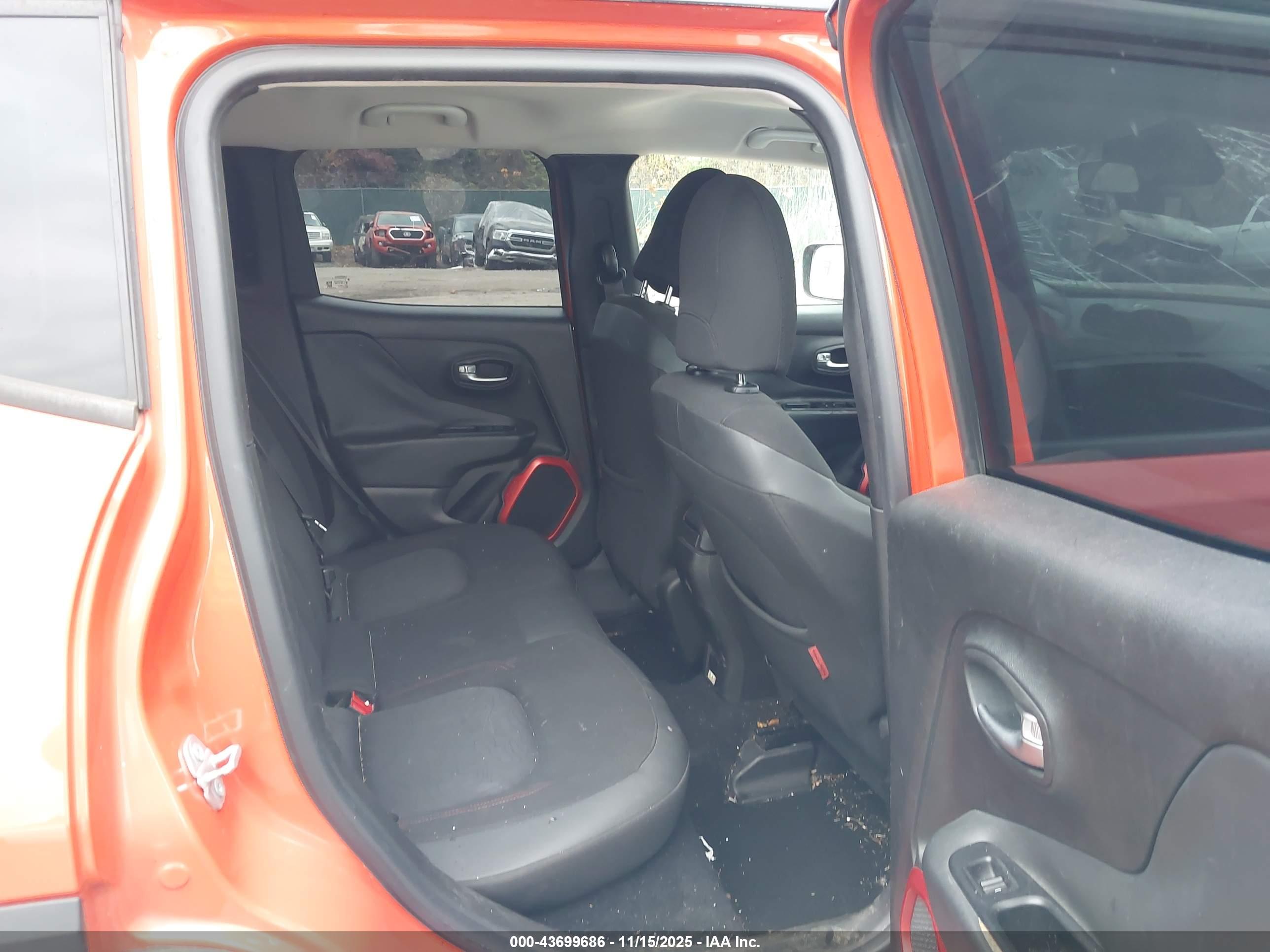 JEEP RENEGADE image 8
