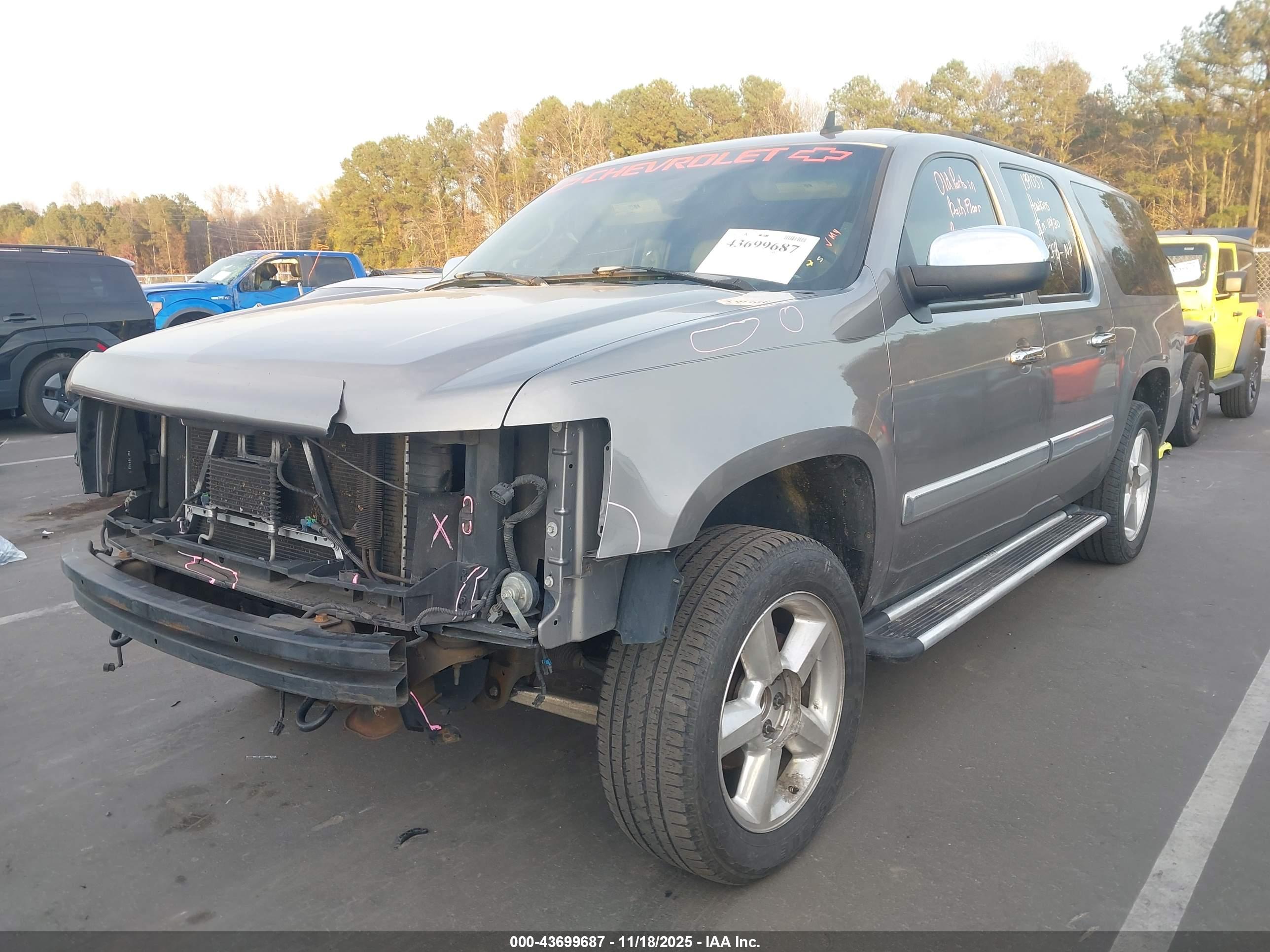 CHEVROLET SUBURBAN image 2