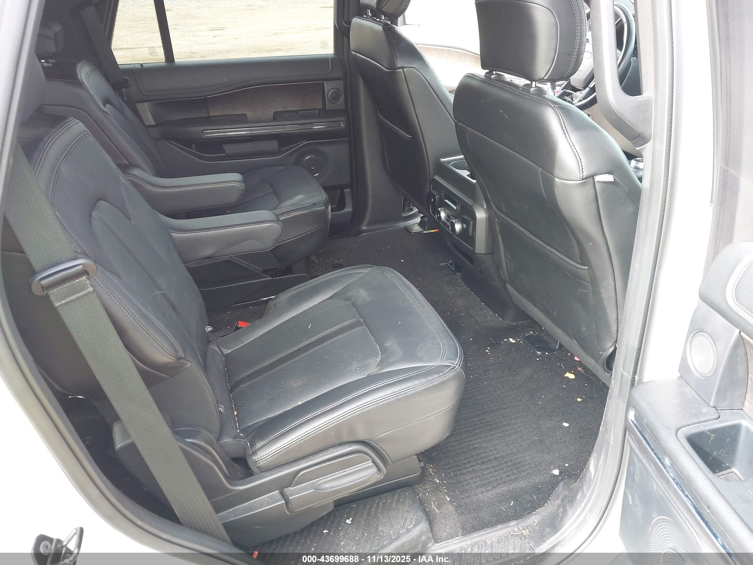 FORD EXPEDITION image 8