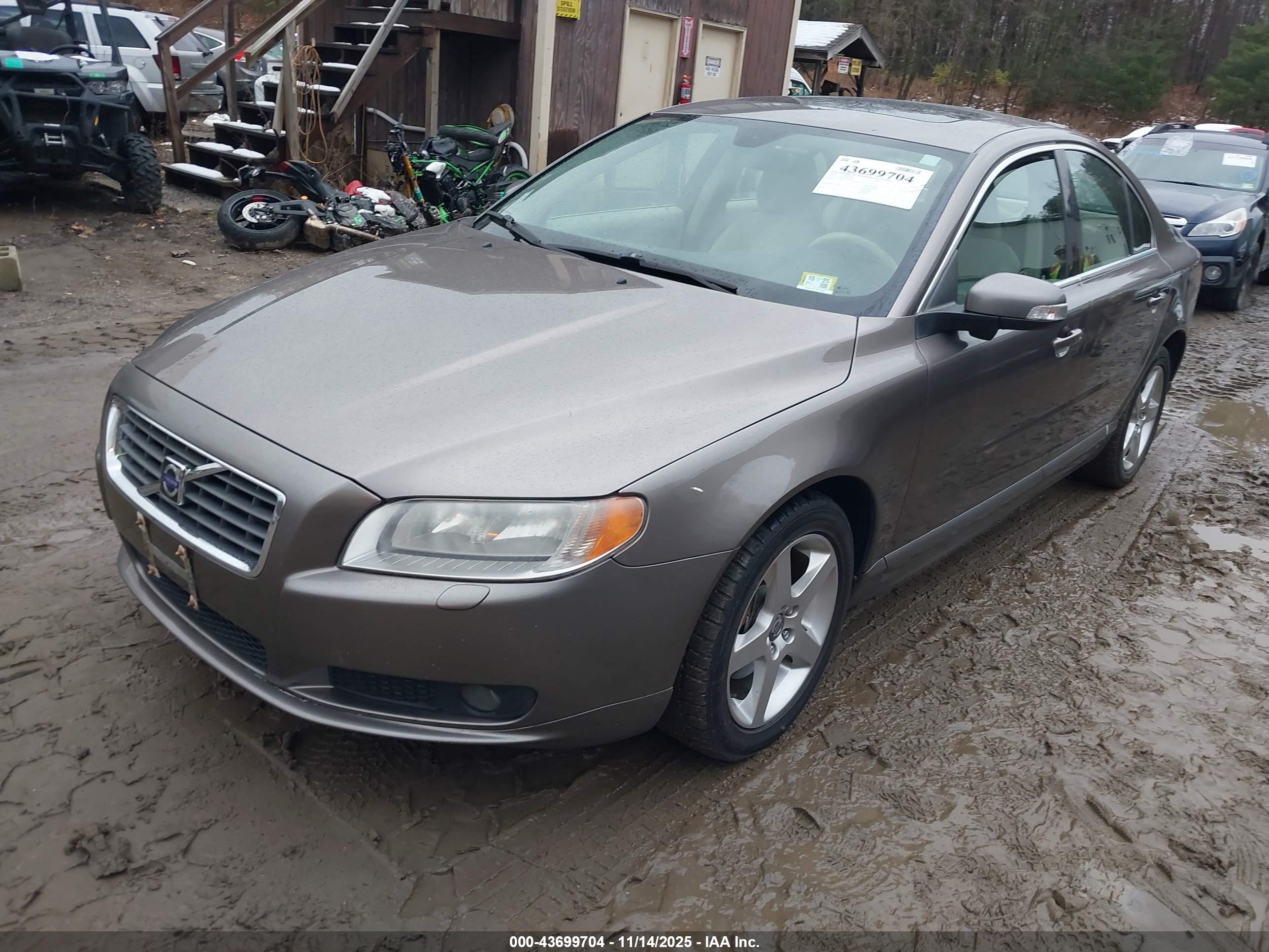 VOLVO S80 image 2