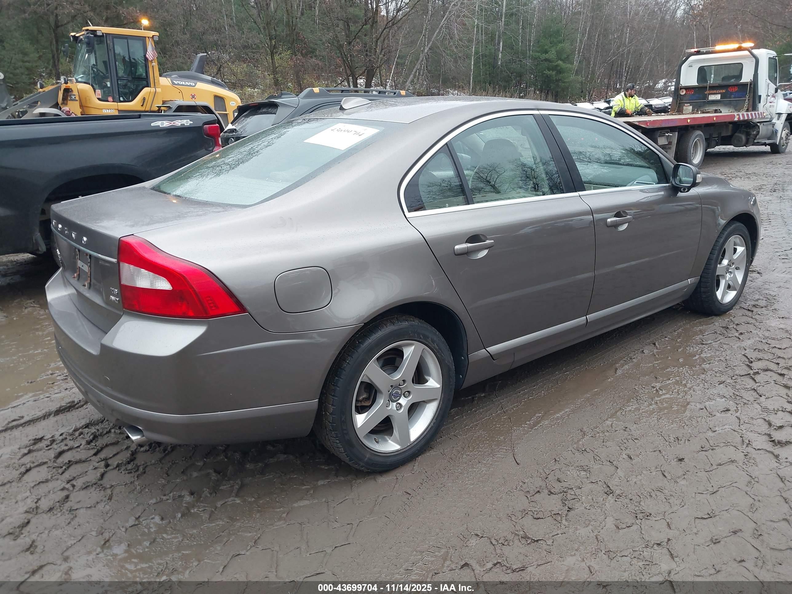 VOLVO S80 image 4