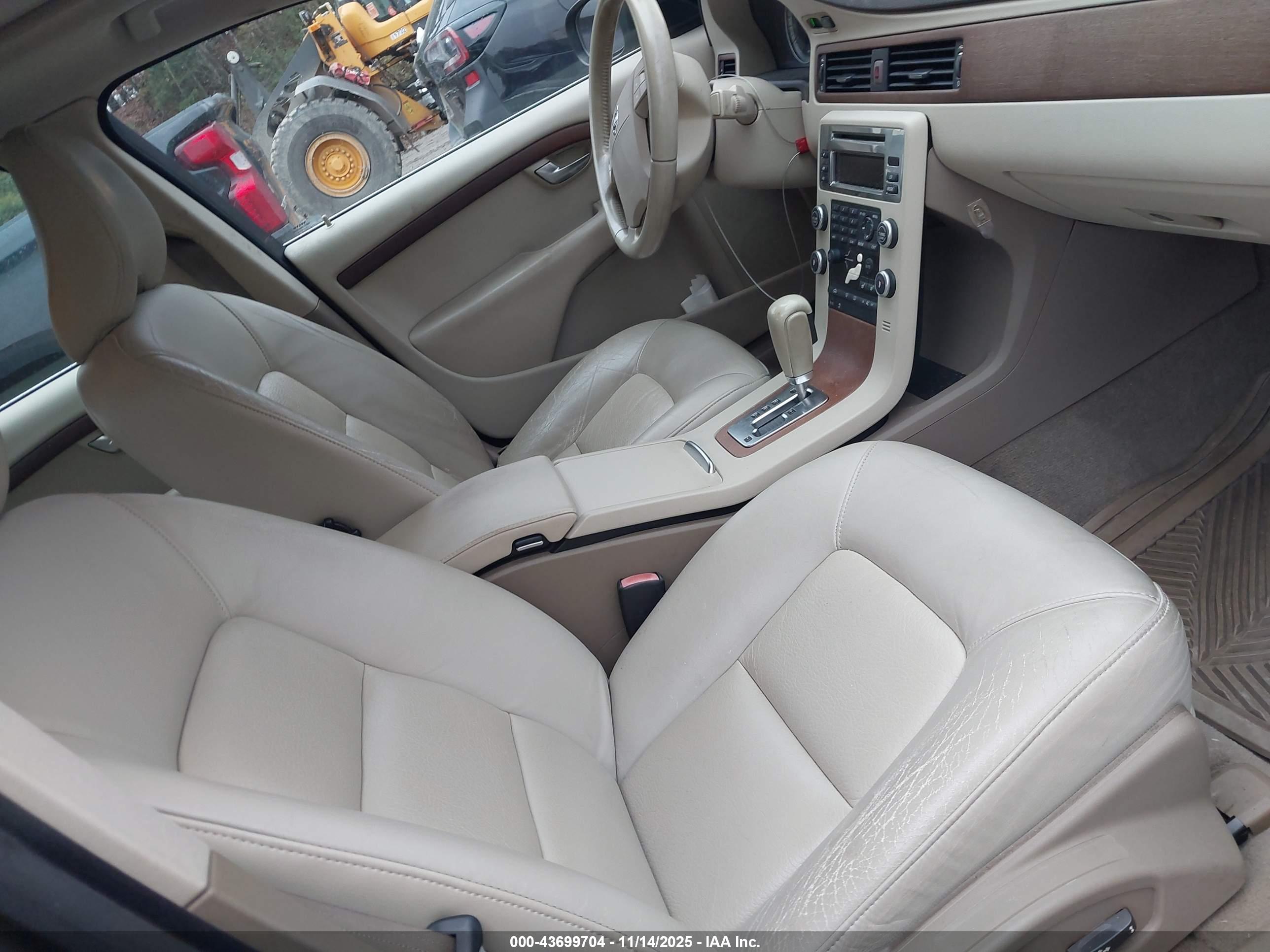 VOLVO S80 image 5