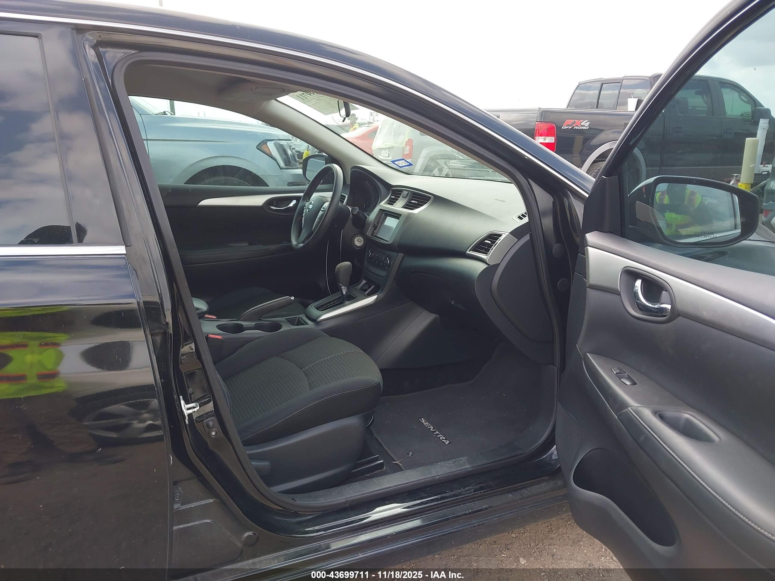 NISSAN SENTRA image 5
