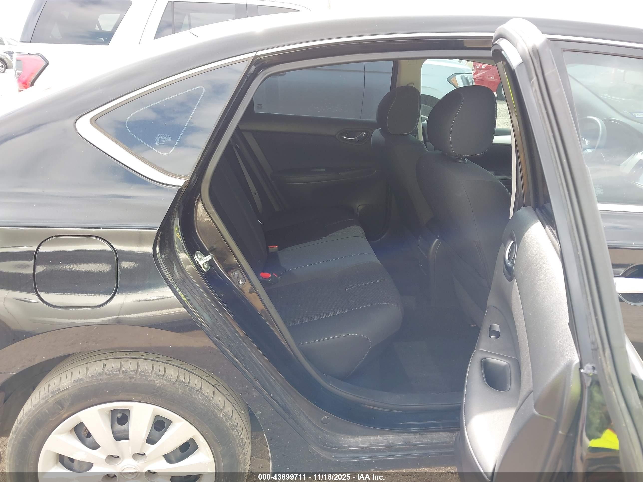 NISSAN SENTRA image 8