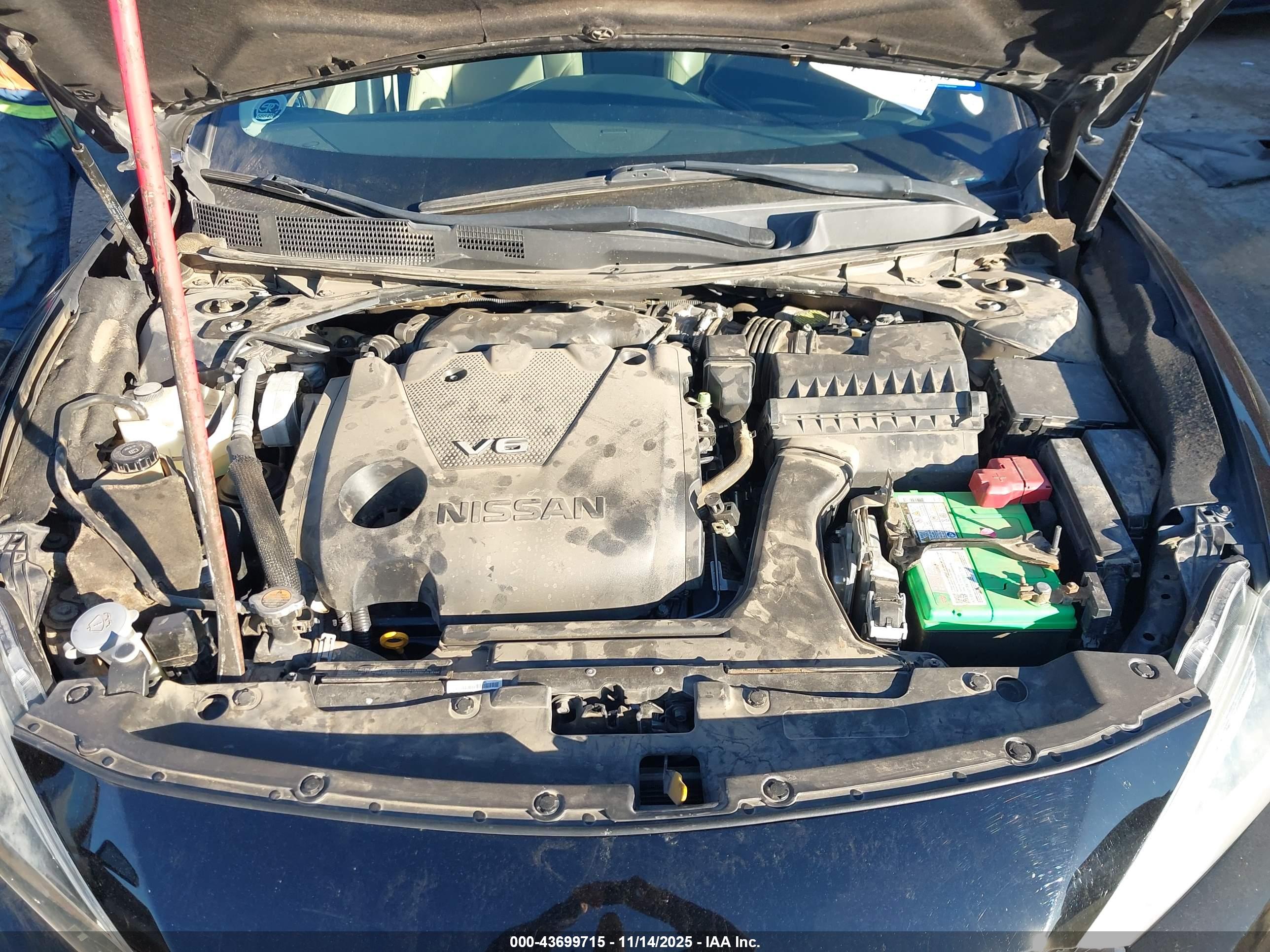 NISSAN MAXIMA image 10