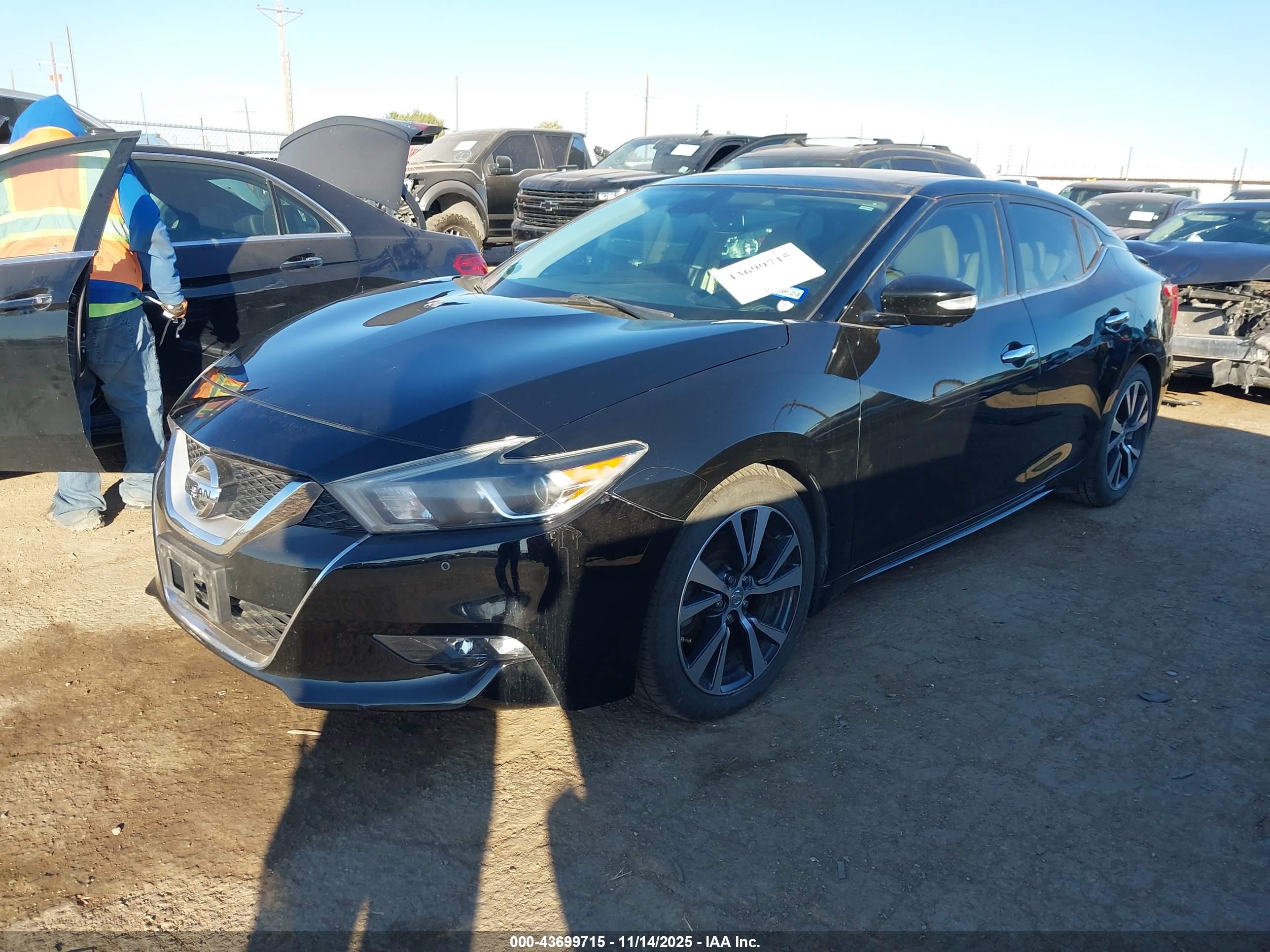 NISSAN MAXIMA image 2
