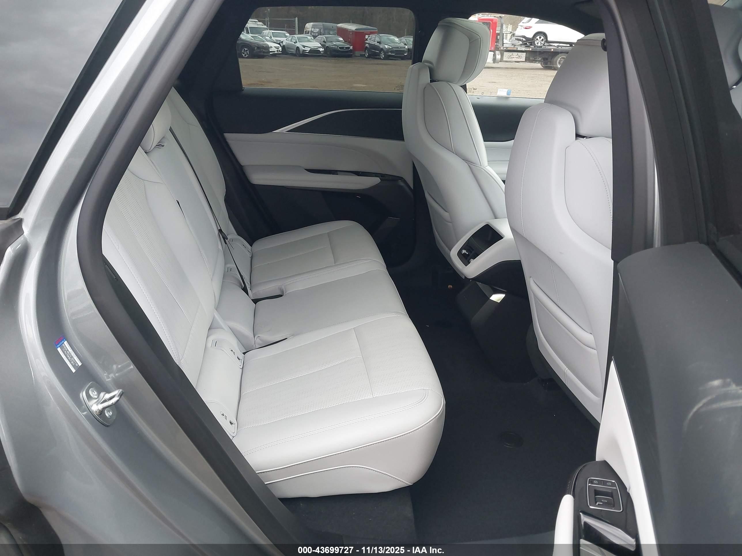 CADILLAC LYRIQ image 8
