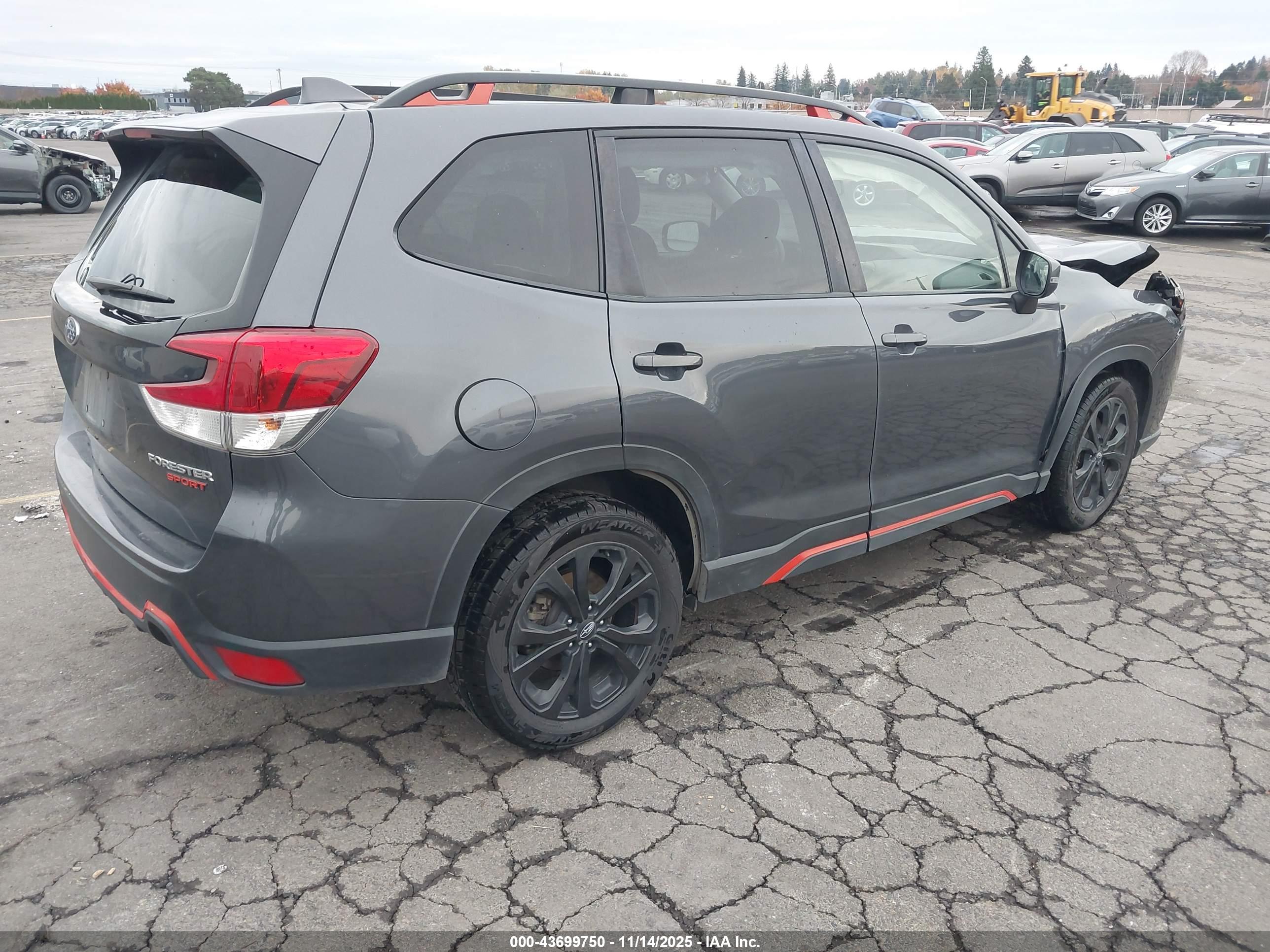 SUBARU FORESTER image 4