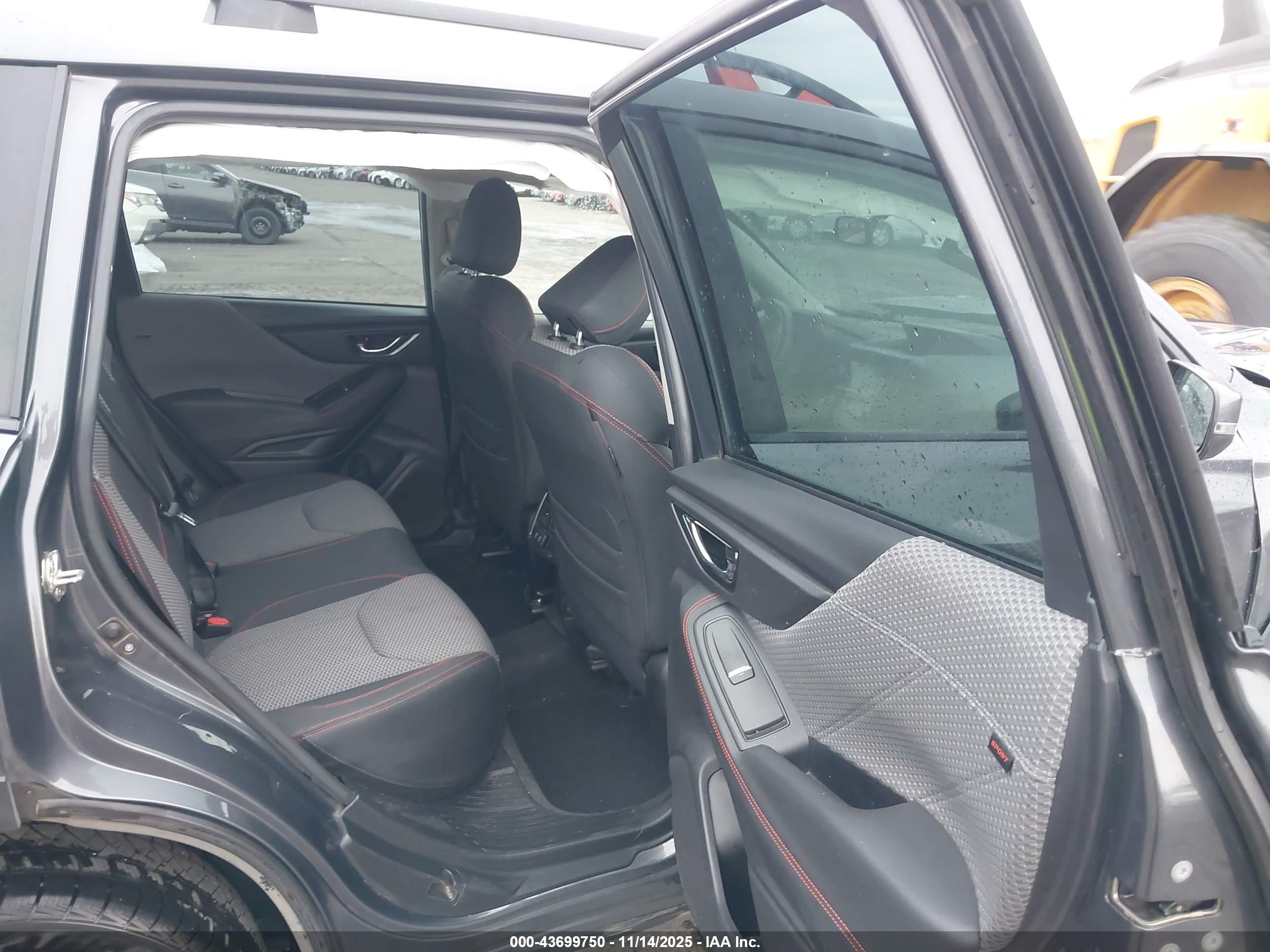 SUBARU FORESTER image 8