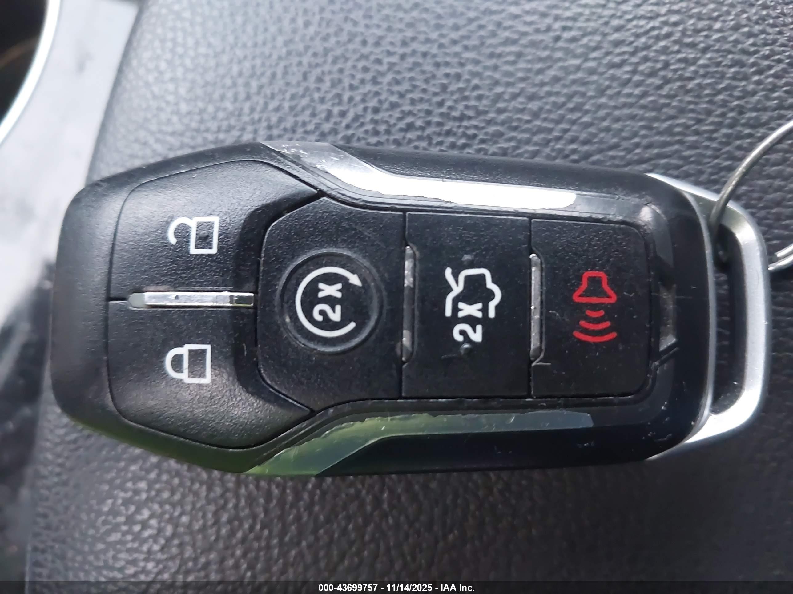 FORD FUSION image 11