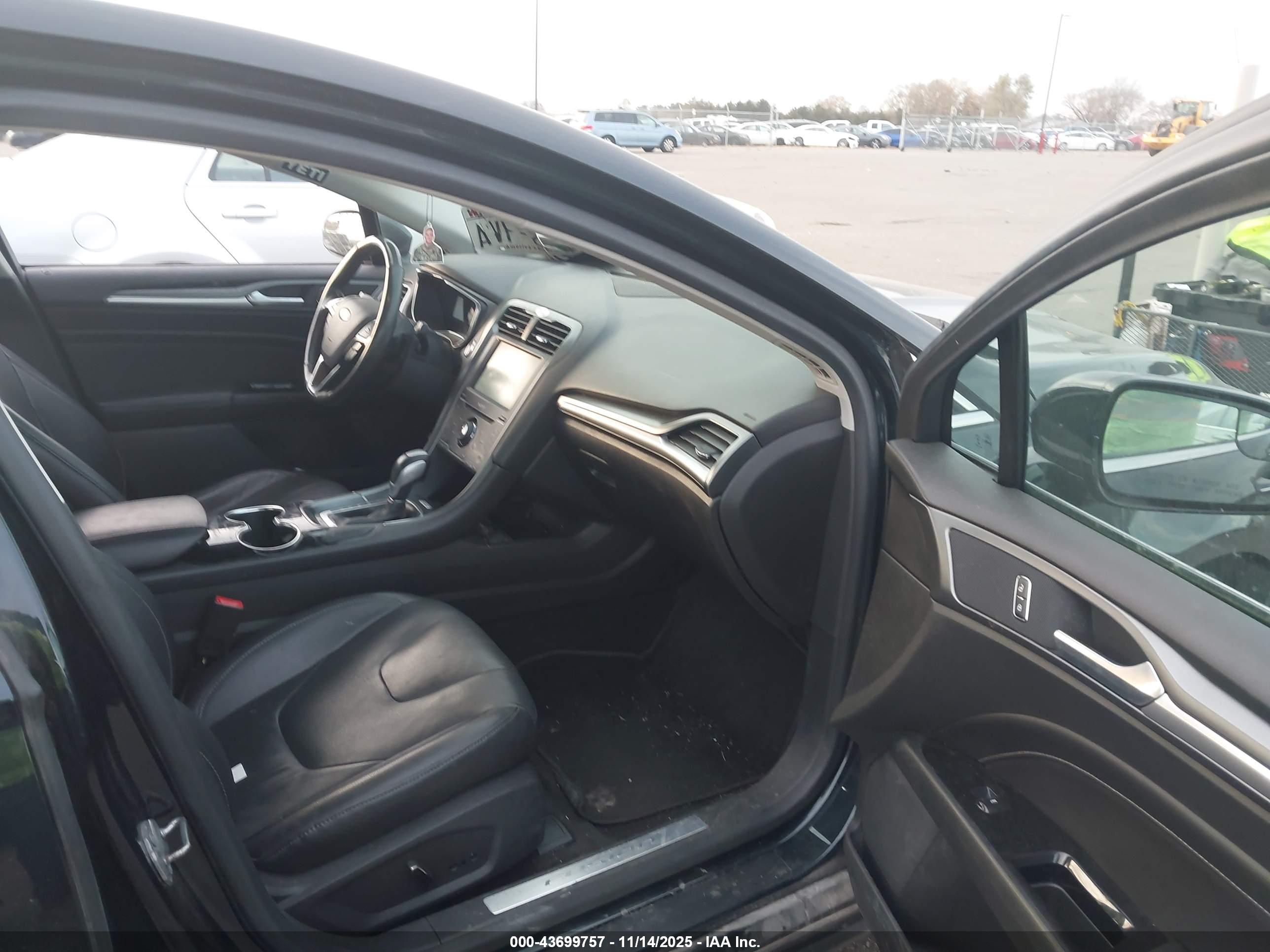 FORD FUSION image 5