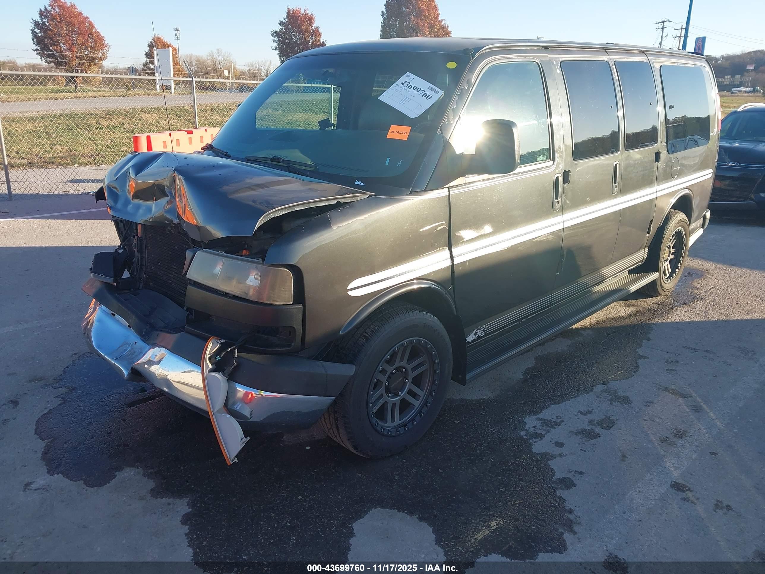 GMC SAVANA image 2