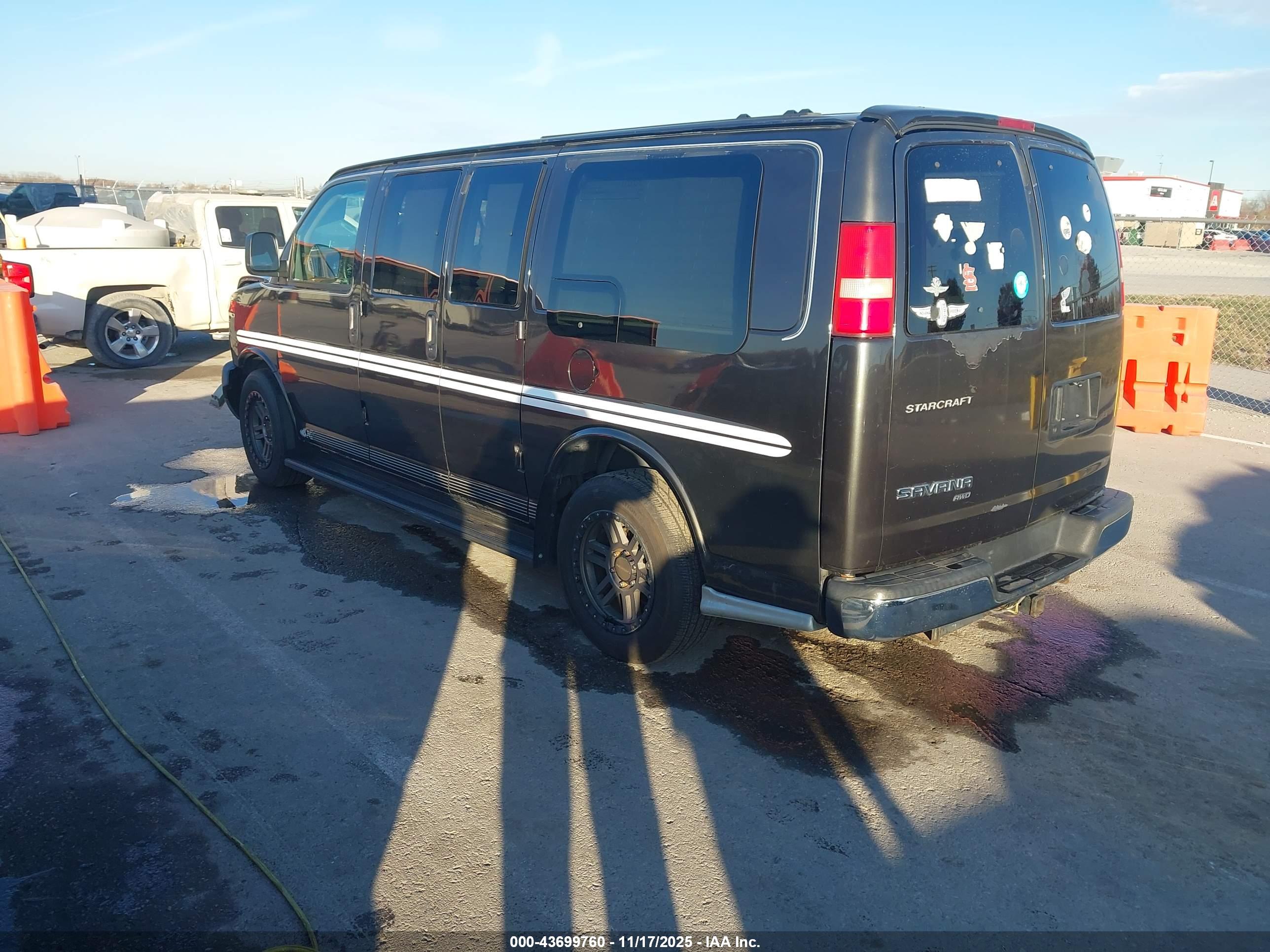 GMC SAVANA image 3