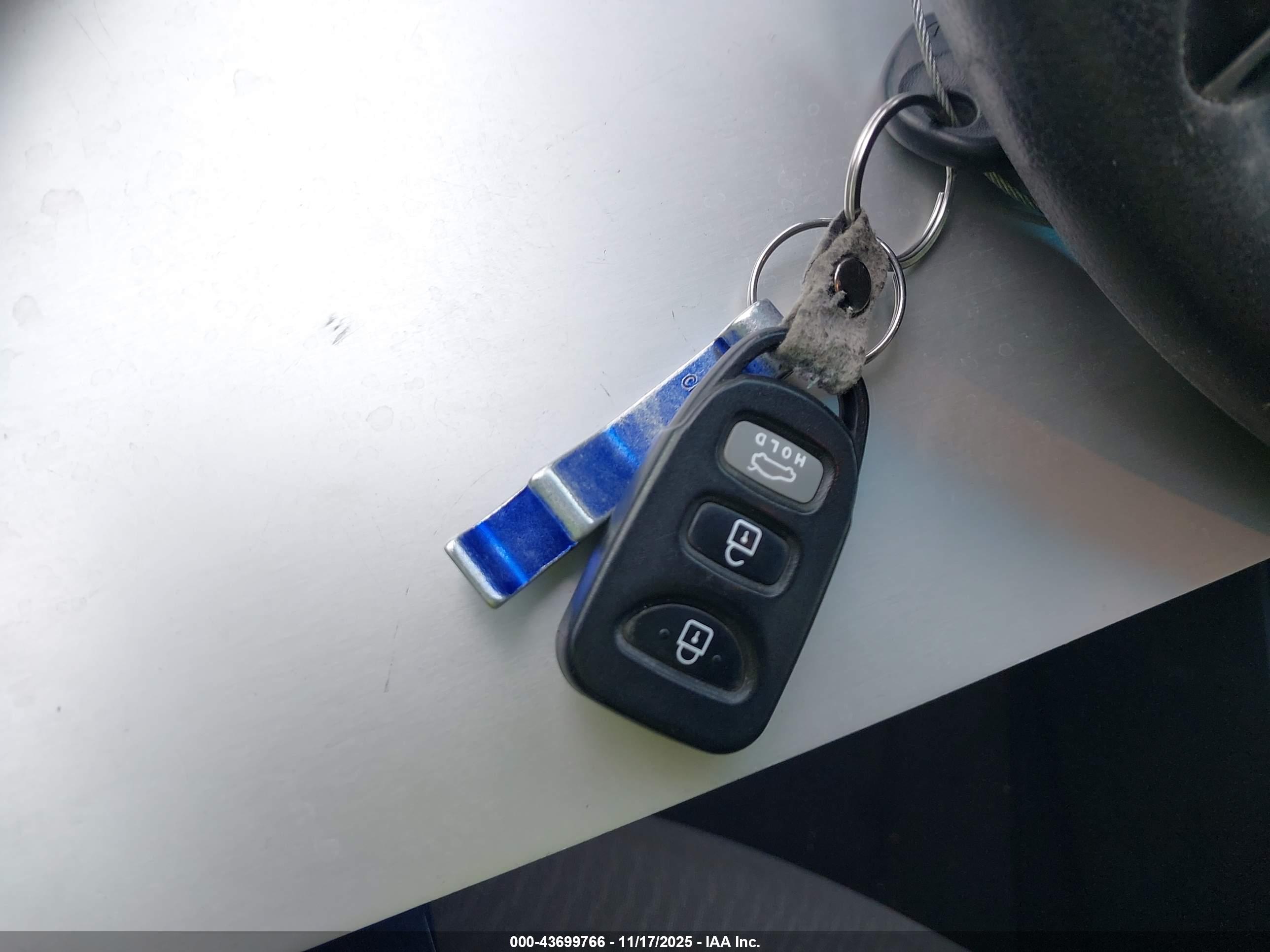HYUNDAI ELANTRA image 11