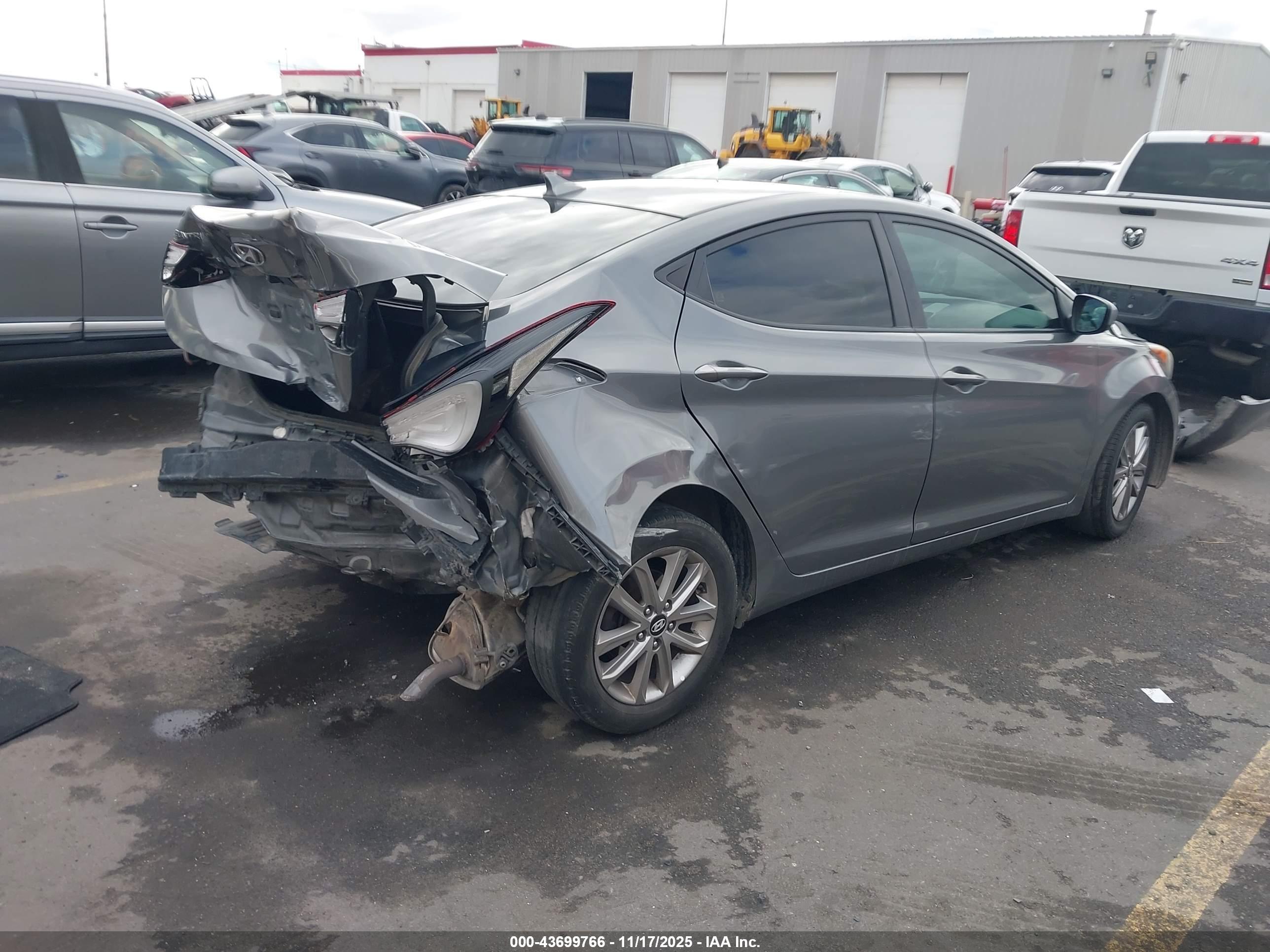 HYUNDAI ELANTRA image 4