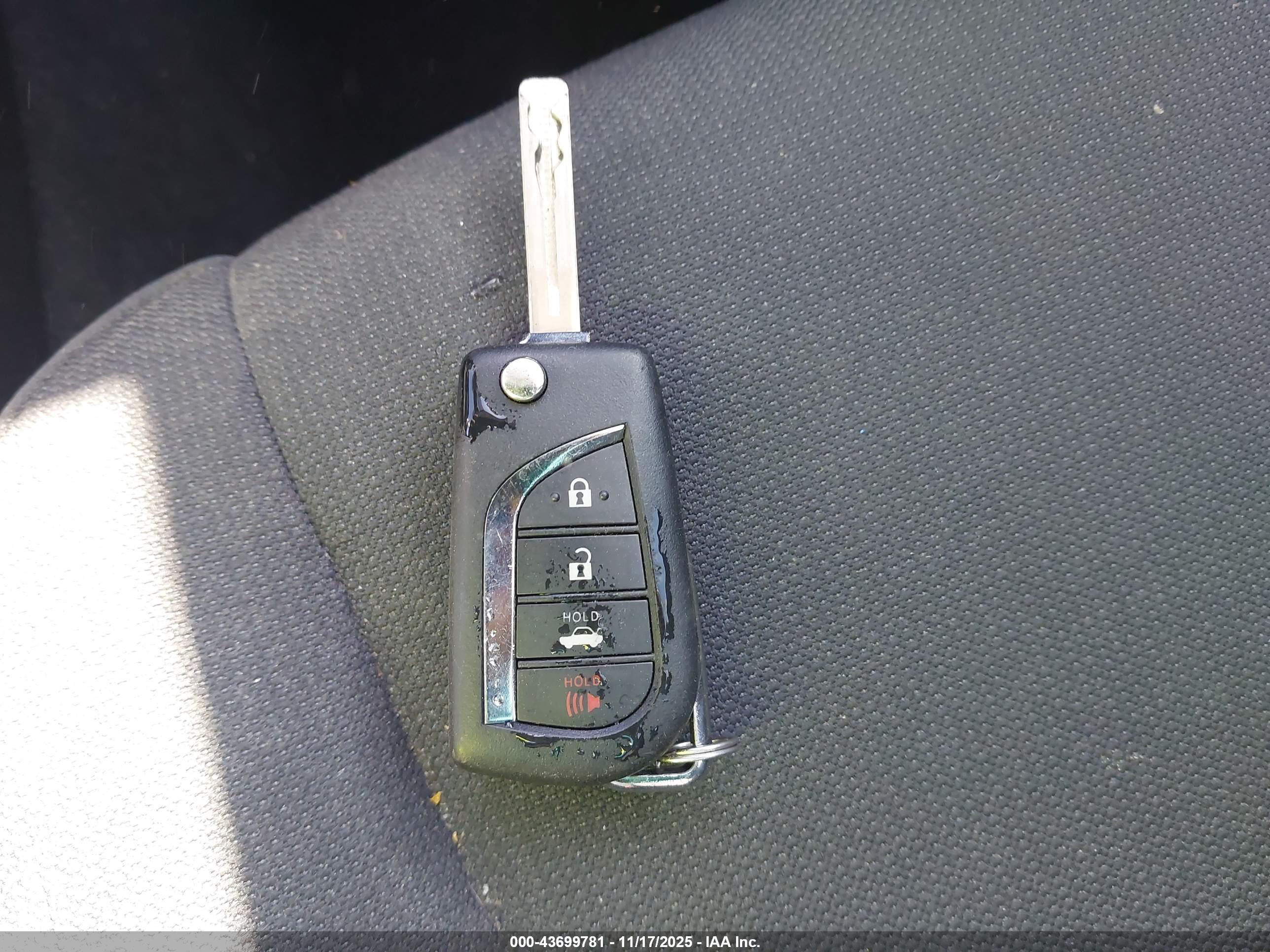 TOYOTA COROLLA image 11