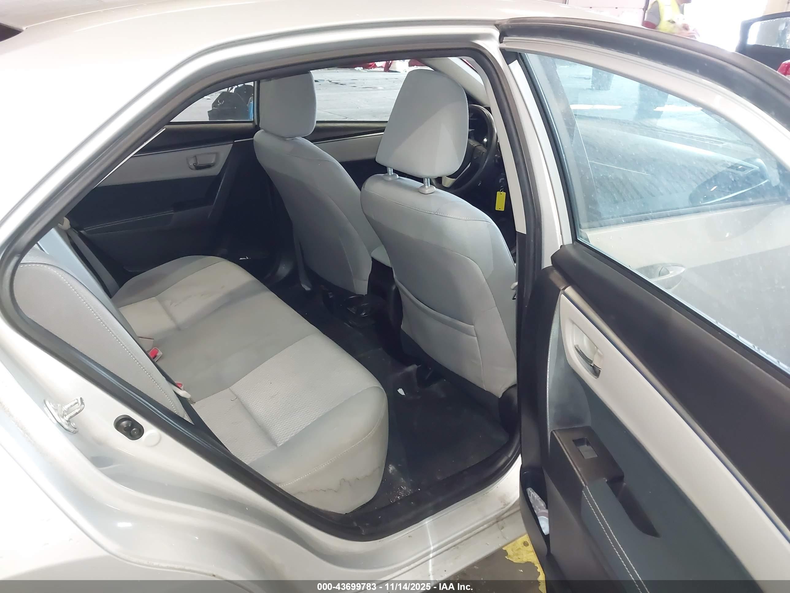 TOYOTA COROLLA image 8