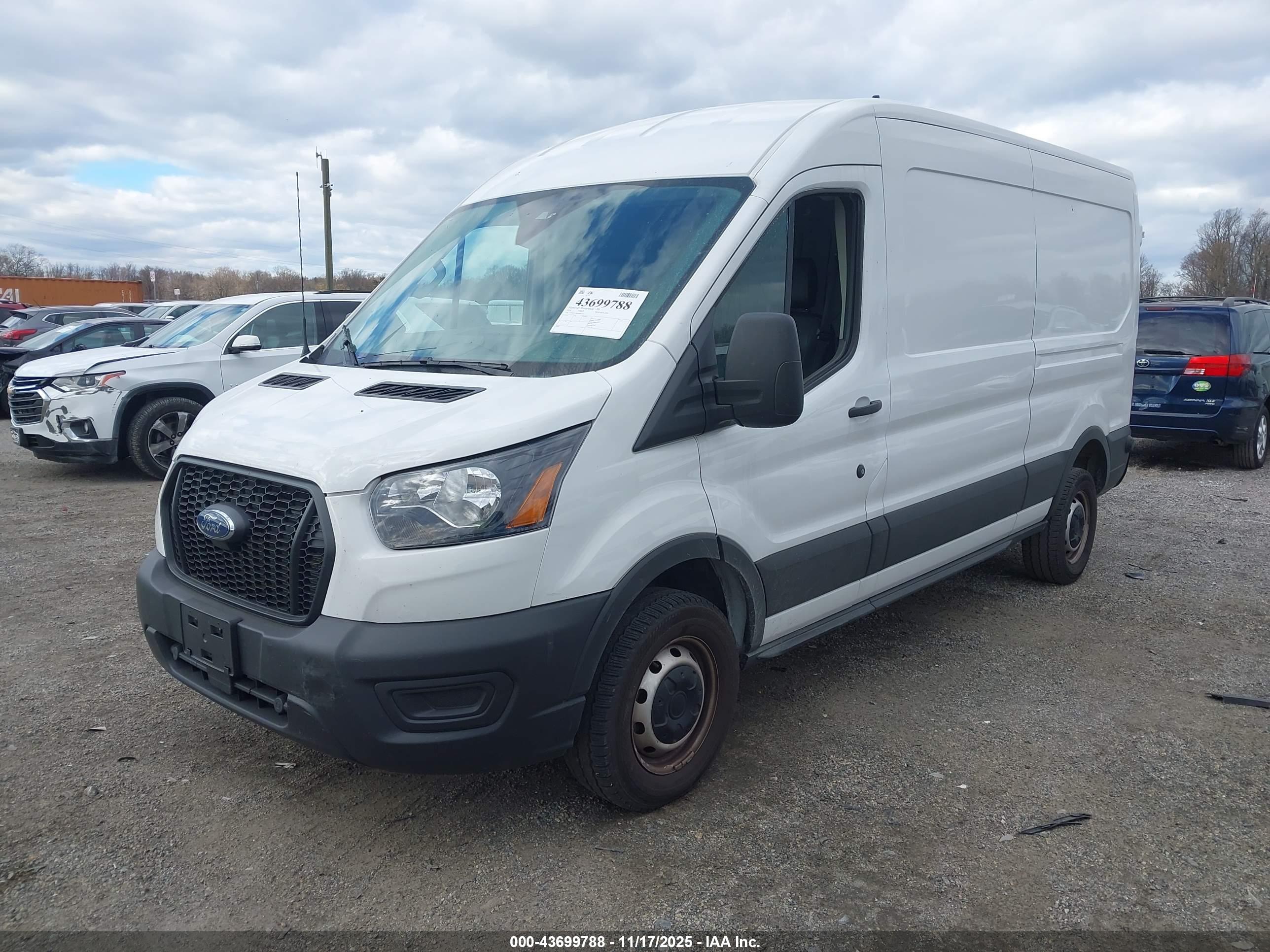 FORD TRANSIT-250 image 2