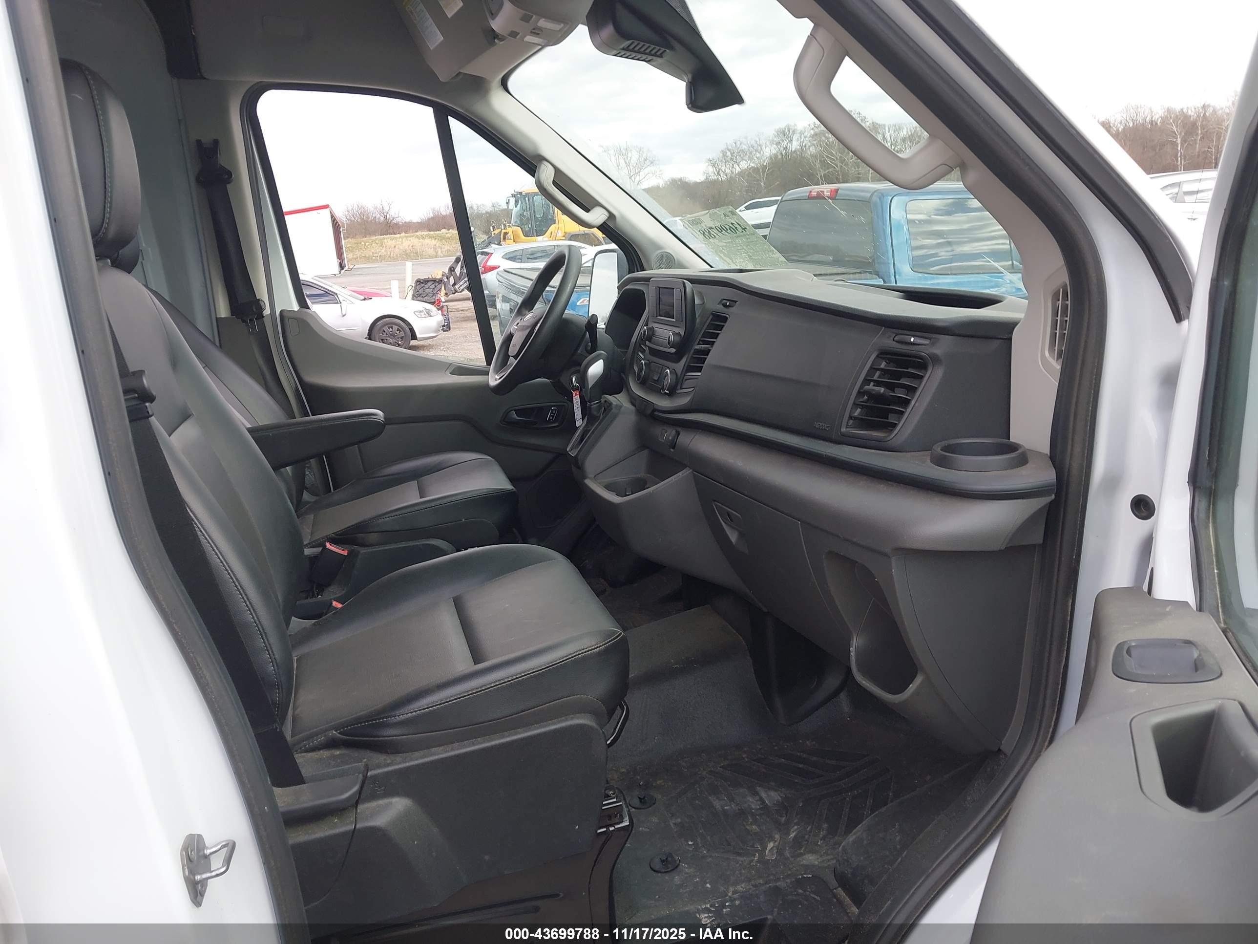 FORD TRANSIT-250 image 5