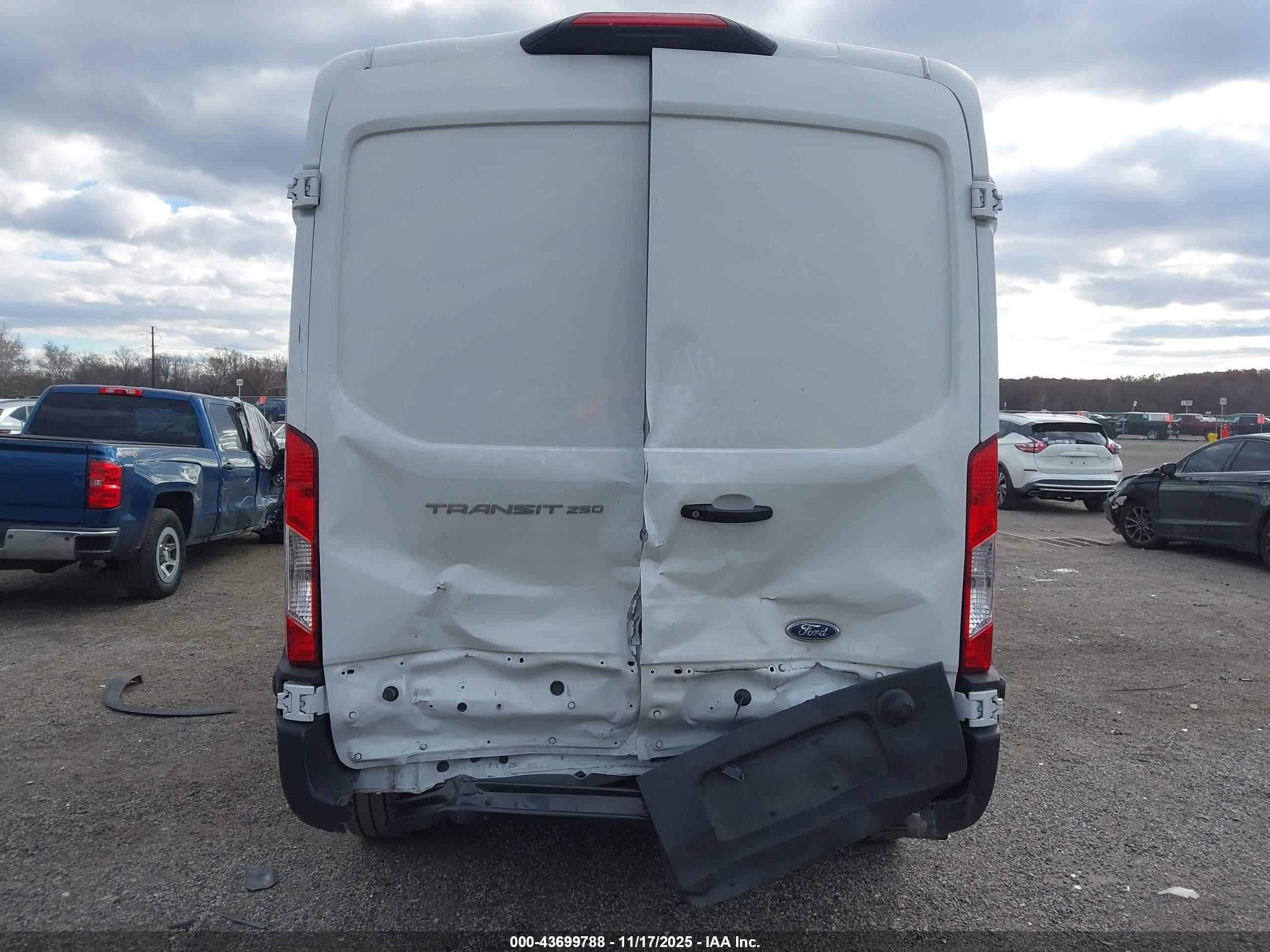 FORD TRANSIT-250 image 6