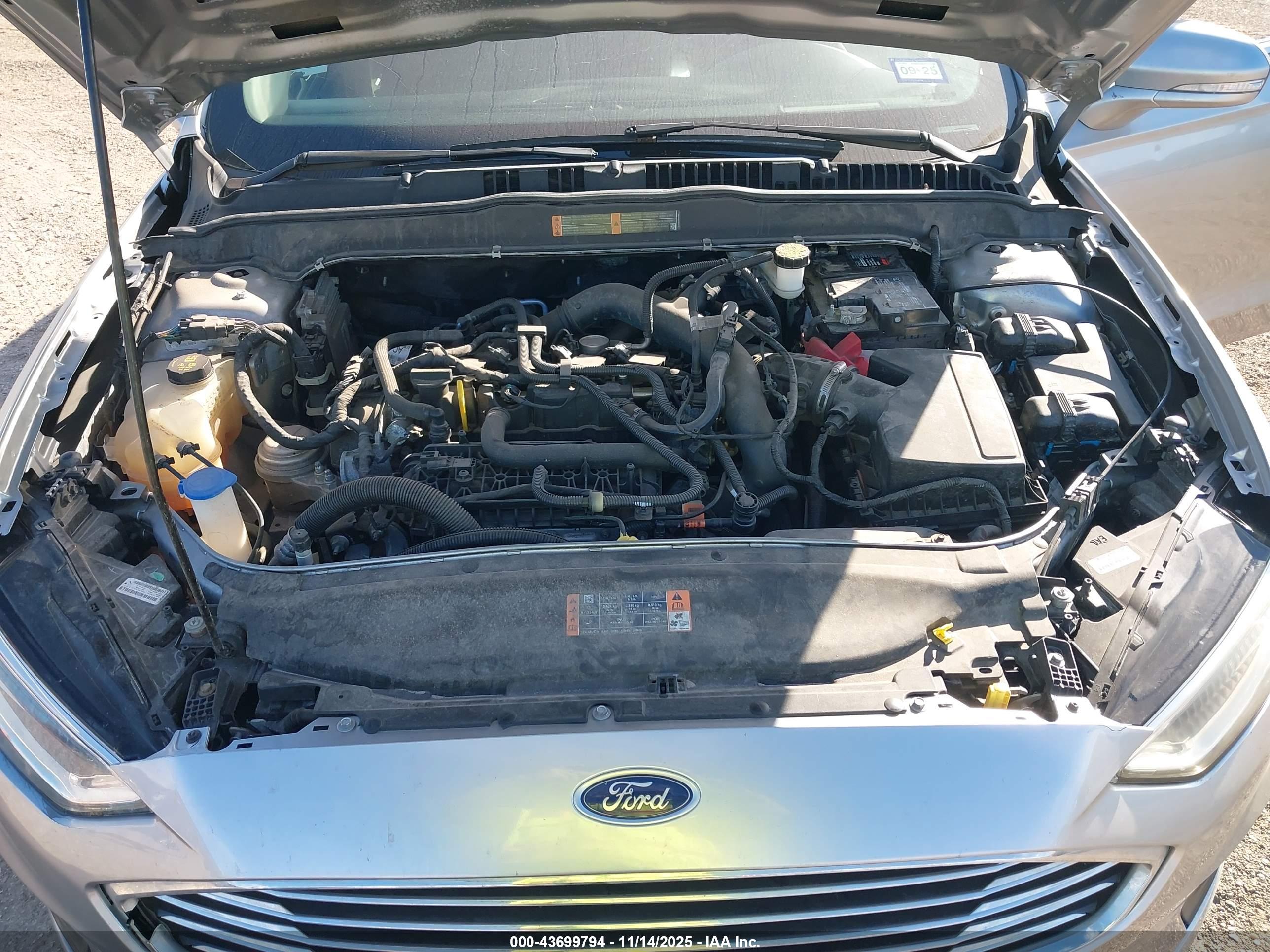 FORD FUSION image 10