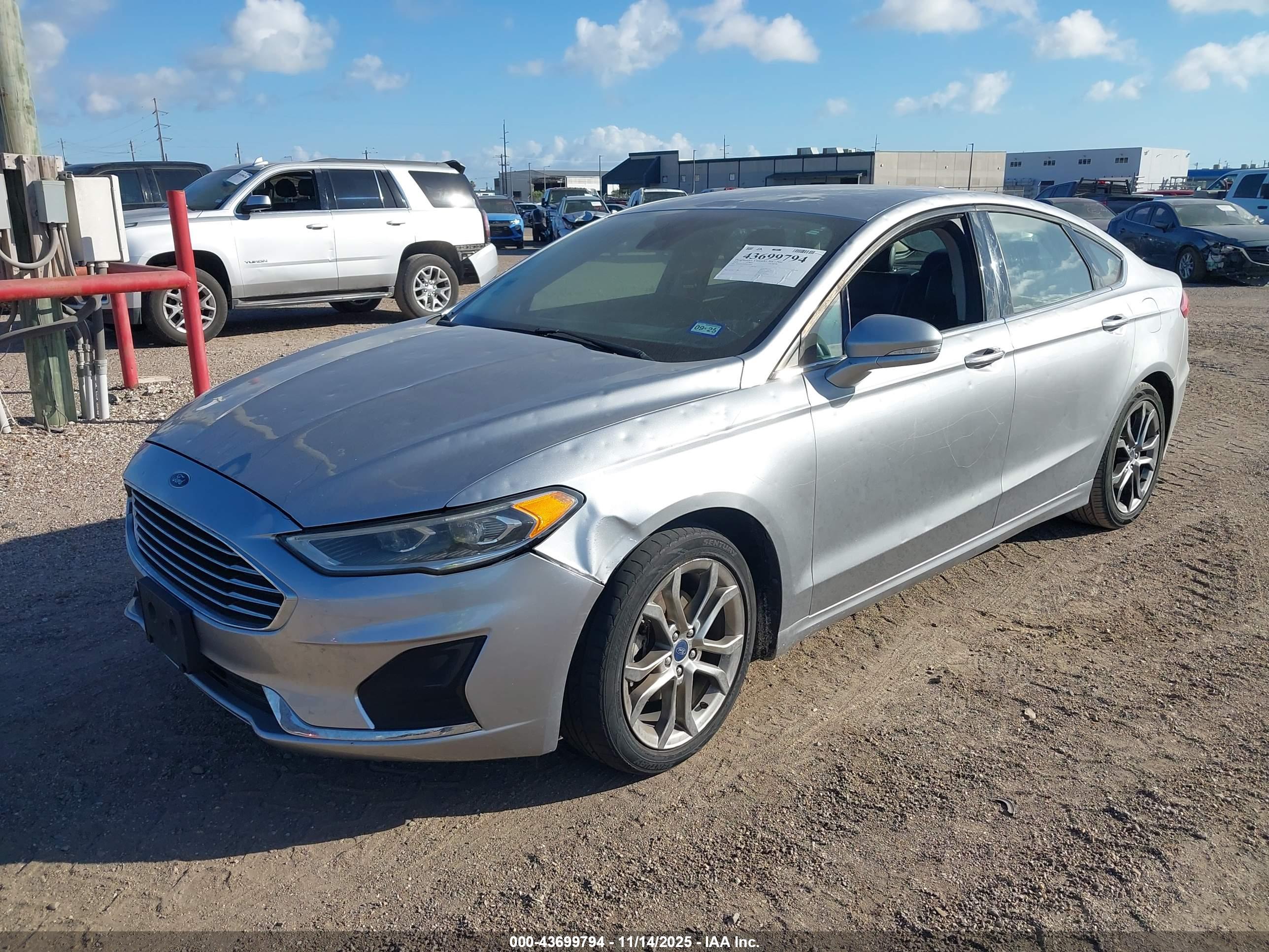 FORD FUSION image 2