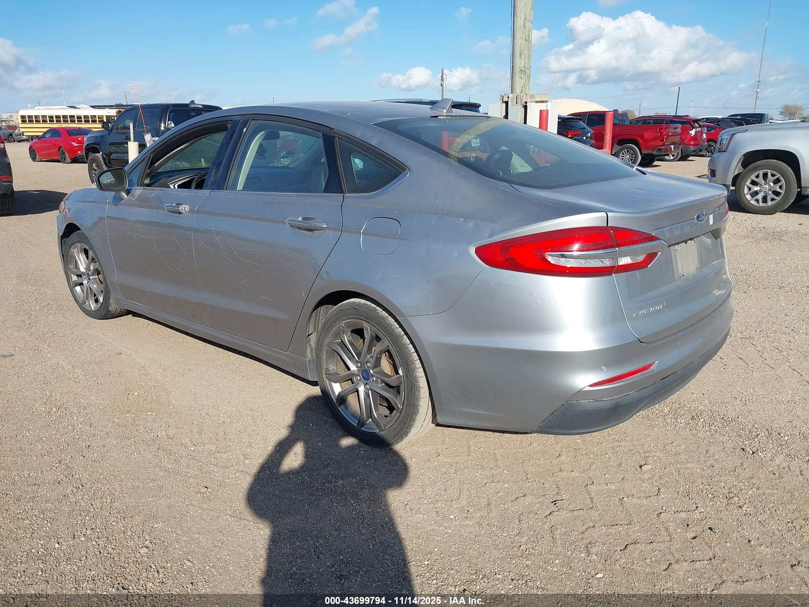 FORD FUSION image 3