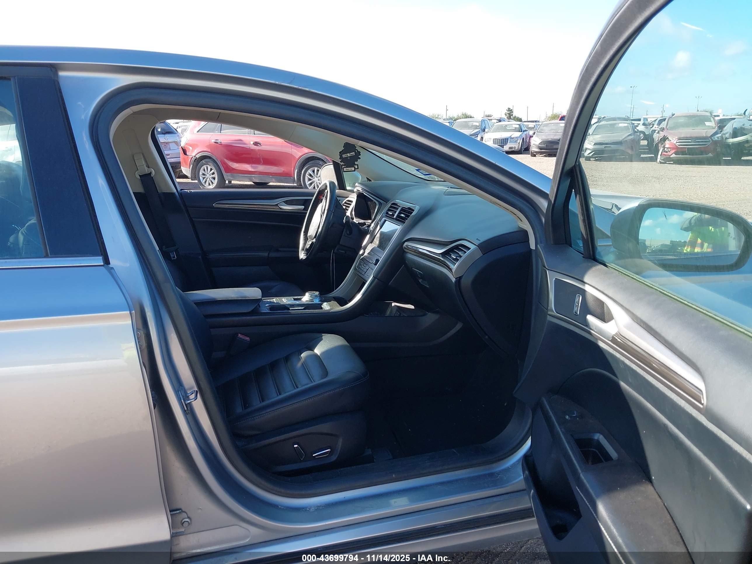 FORD FUSION image 5