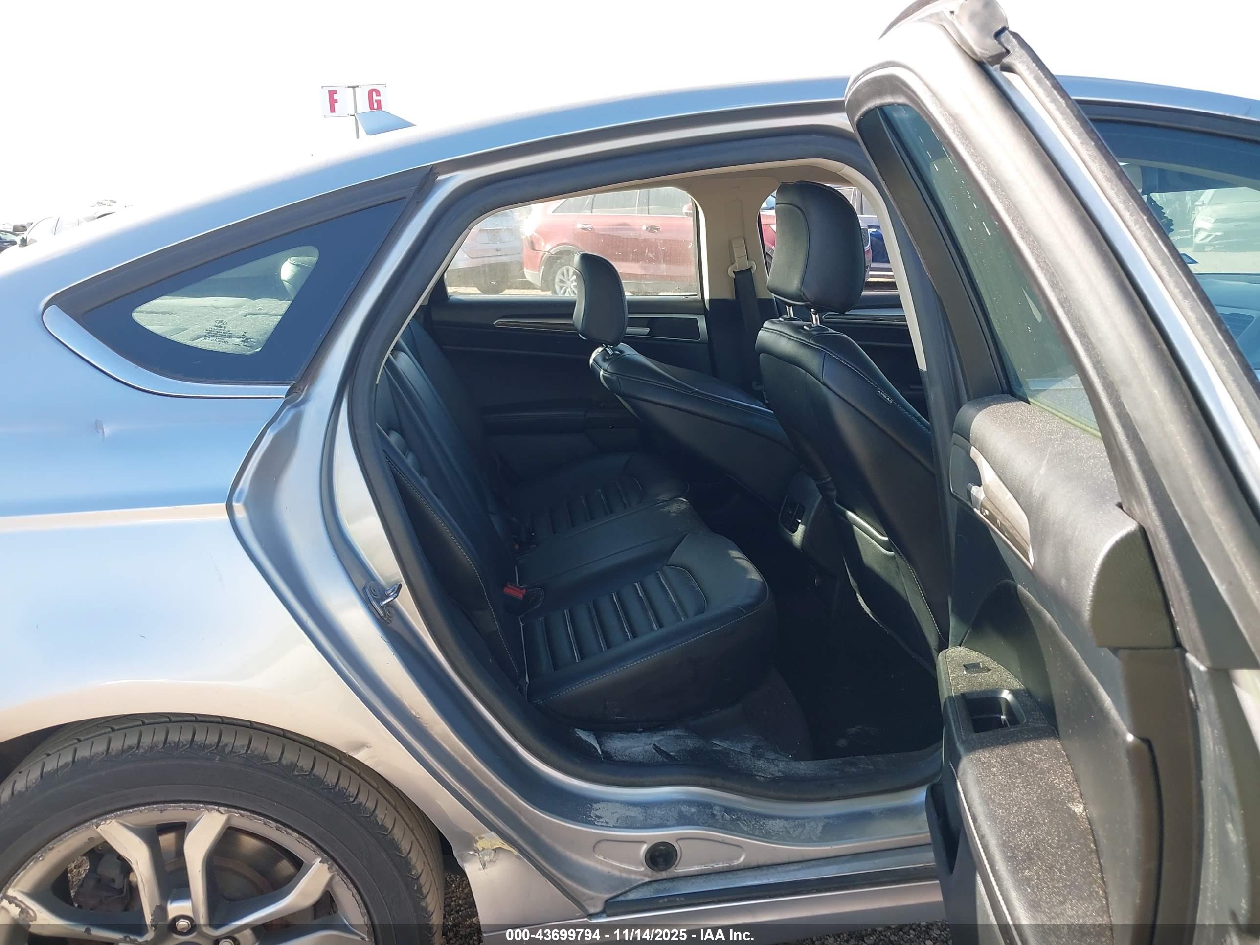 FORD FUSION image 8